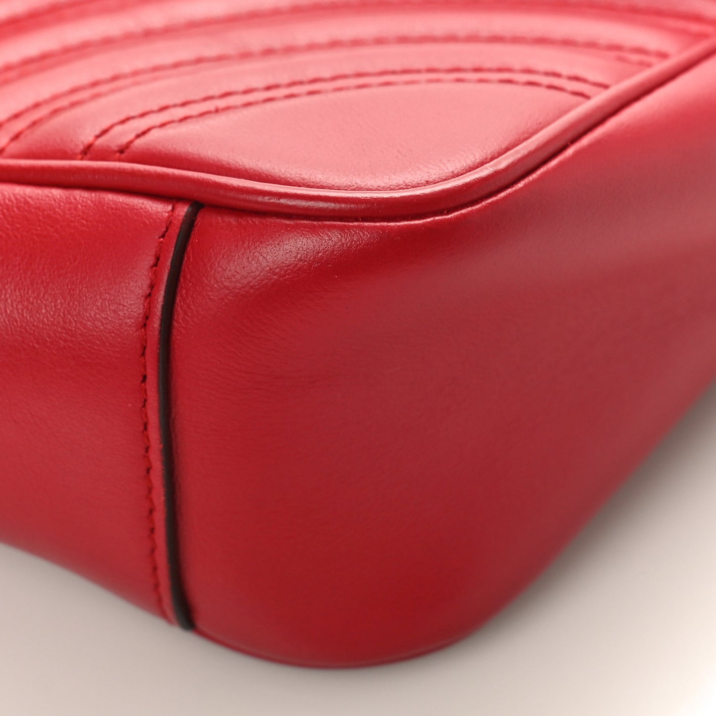 Calfskin Matelasse Small GG Marmont Shoulder Bag Hibiscus Red