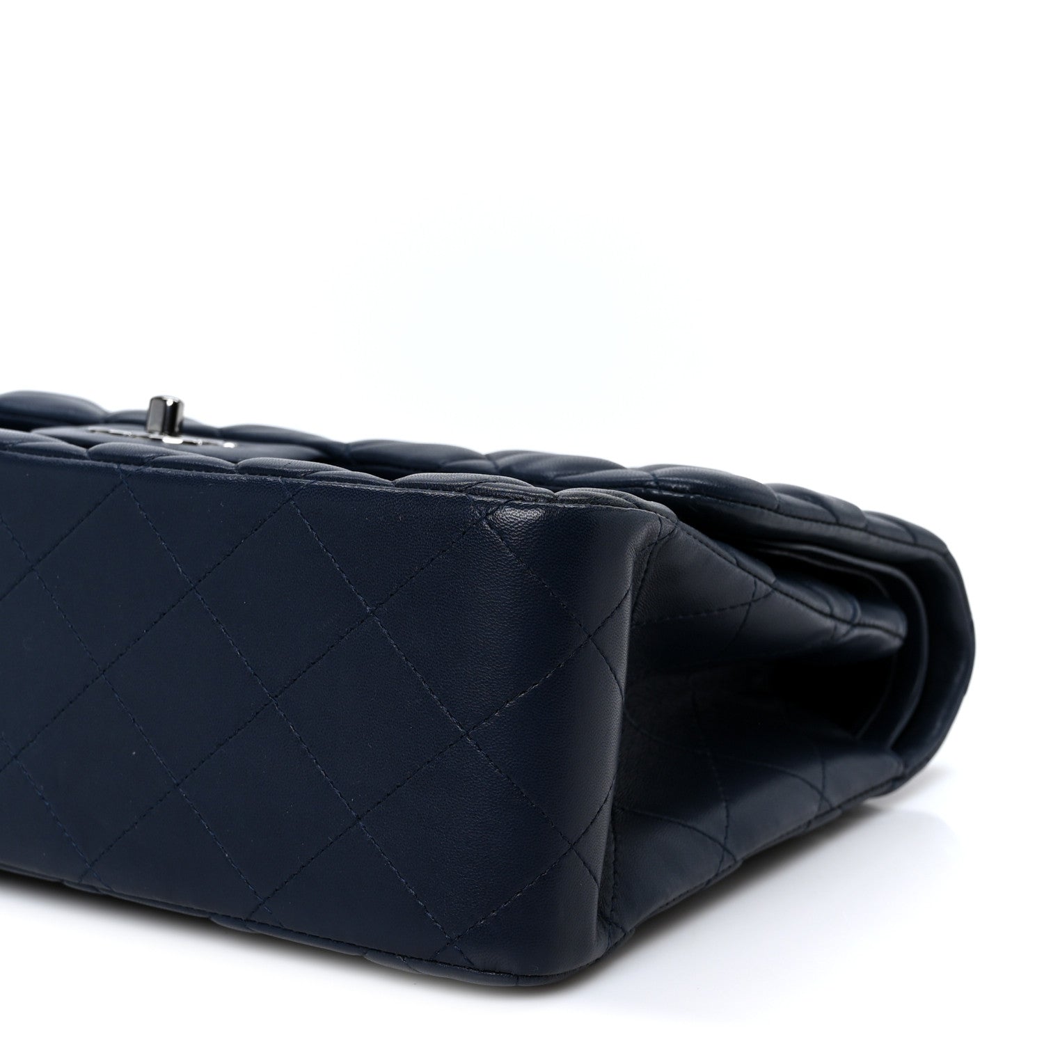 CHANEL ネイビー キルティング バッグ Chanel Lambskin Quilted Jumbo Double Flap Navy 1887458 – FASHIONPHILE