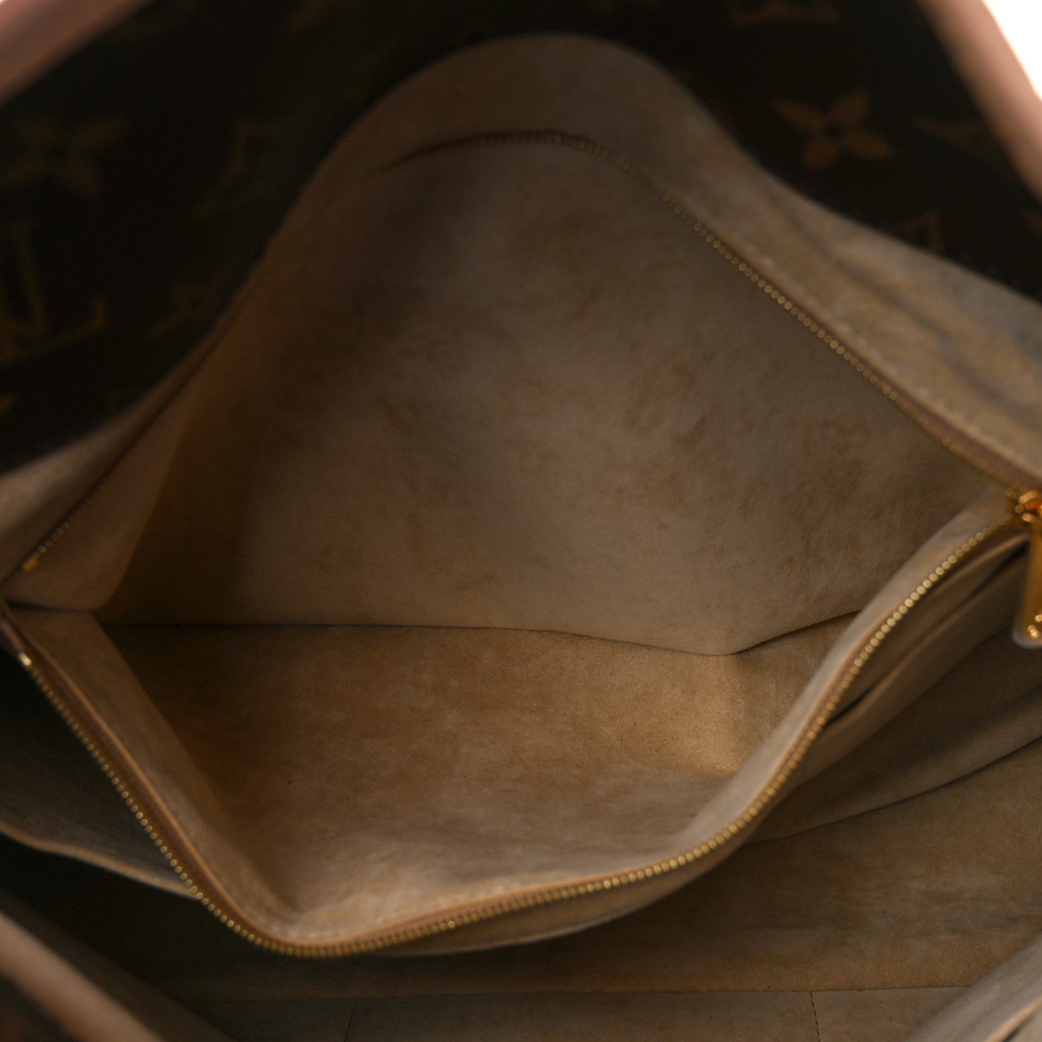 Louis Vuitton Monogram Artsy MM 6 of 10