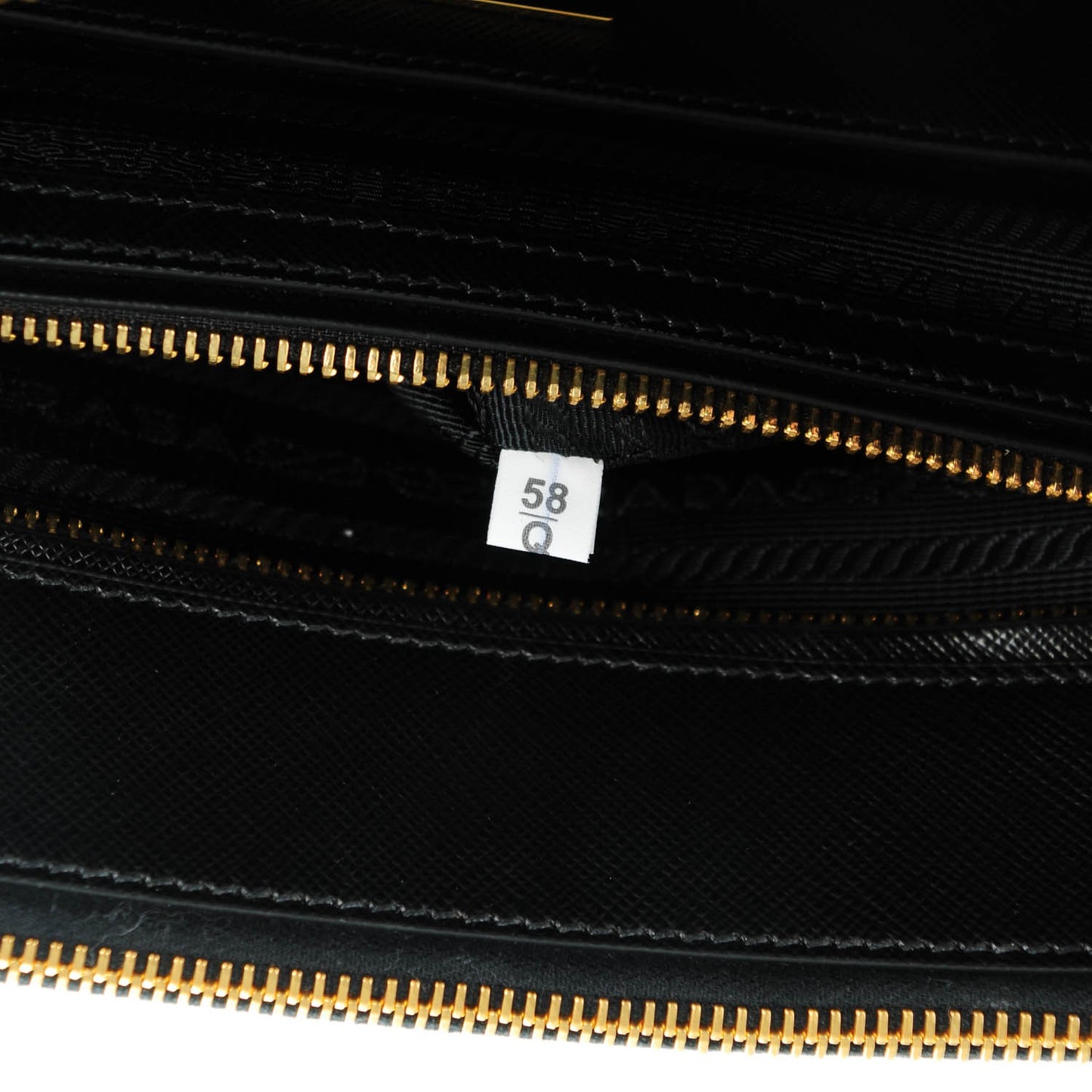 Saffiano Medium Galleria Double Zip Tote Black