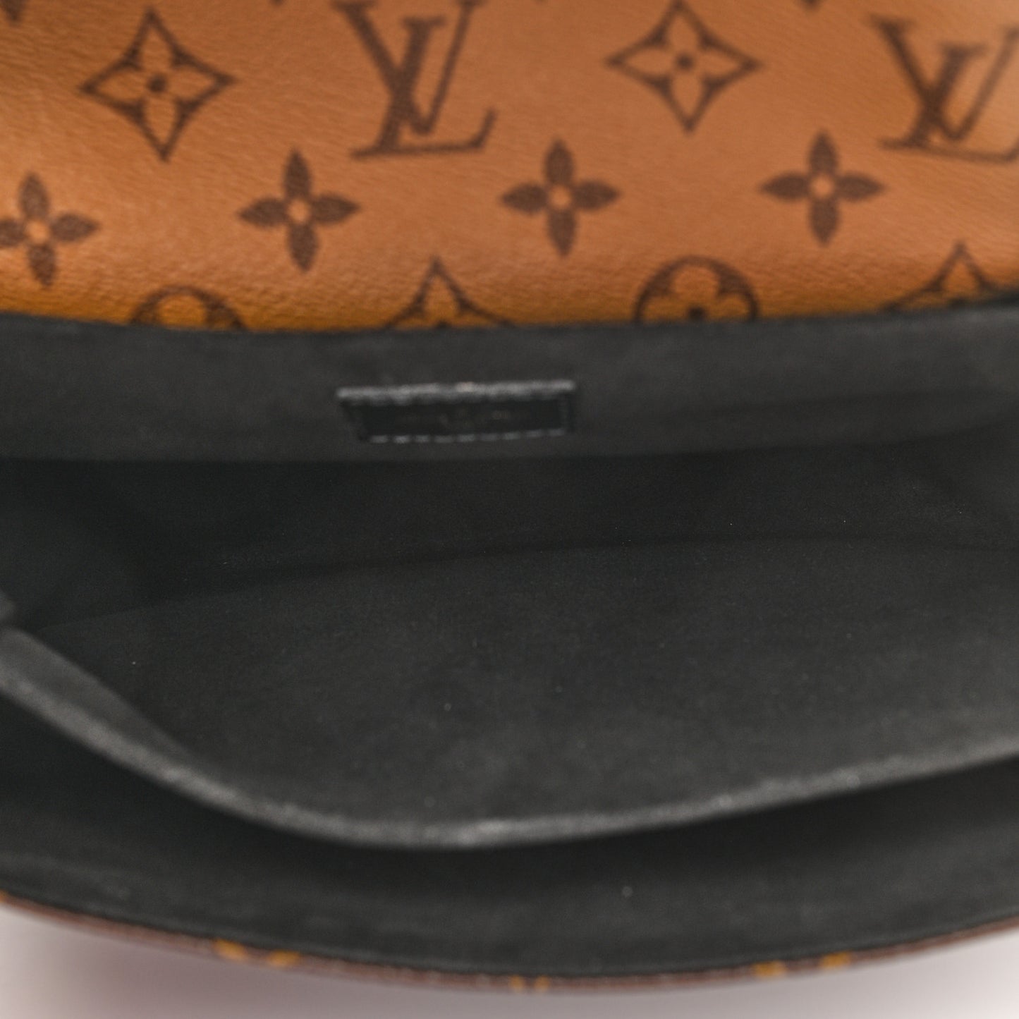 Reverse Monogram Pochette Metis