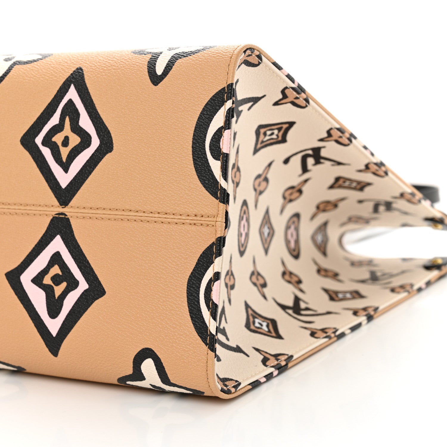 Louis Vuitton Monogram Giant Wild At Heart Onthego GM Arizona 7 of 9