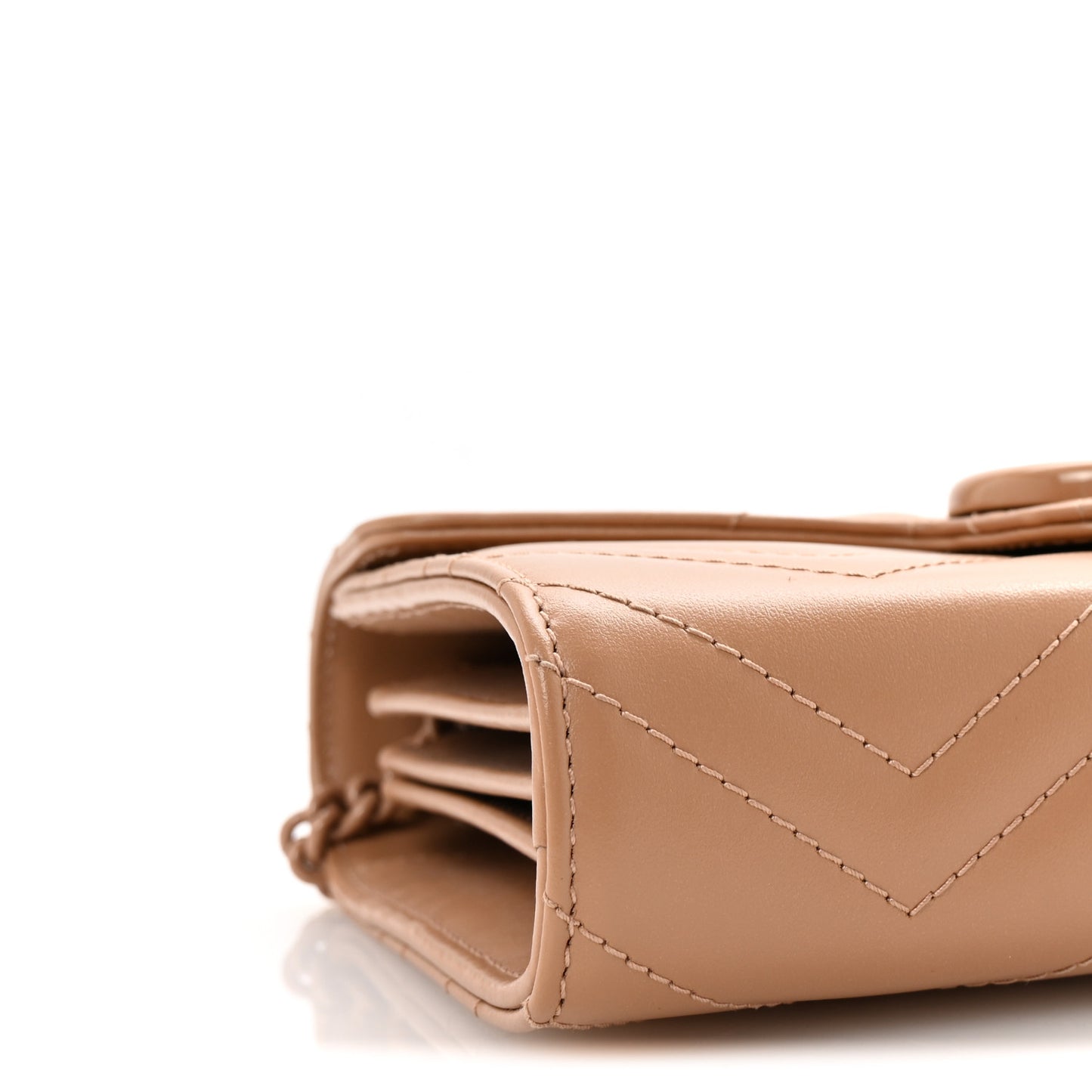 Calfskin Matelasse Monochrome GG Marmont Chain Wallet Camelia