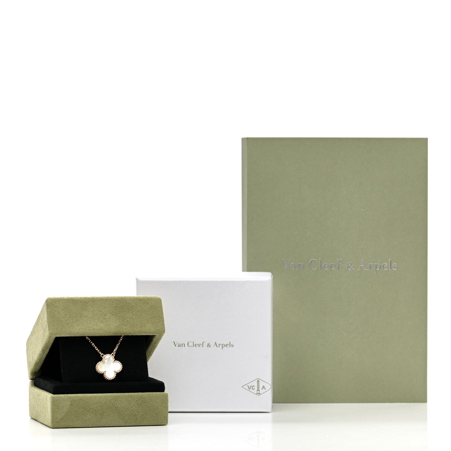 18K Yellow Gold Mother of Pearl Vintage Alhambra Pendant Necklace