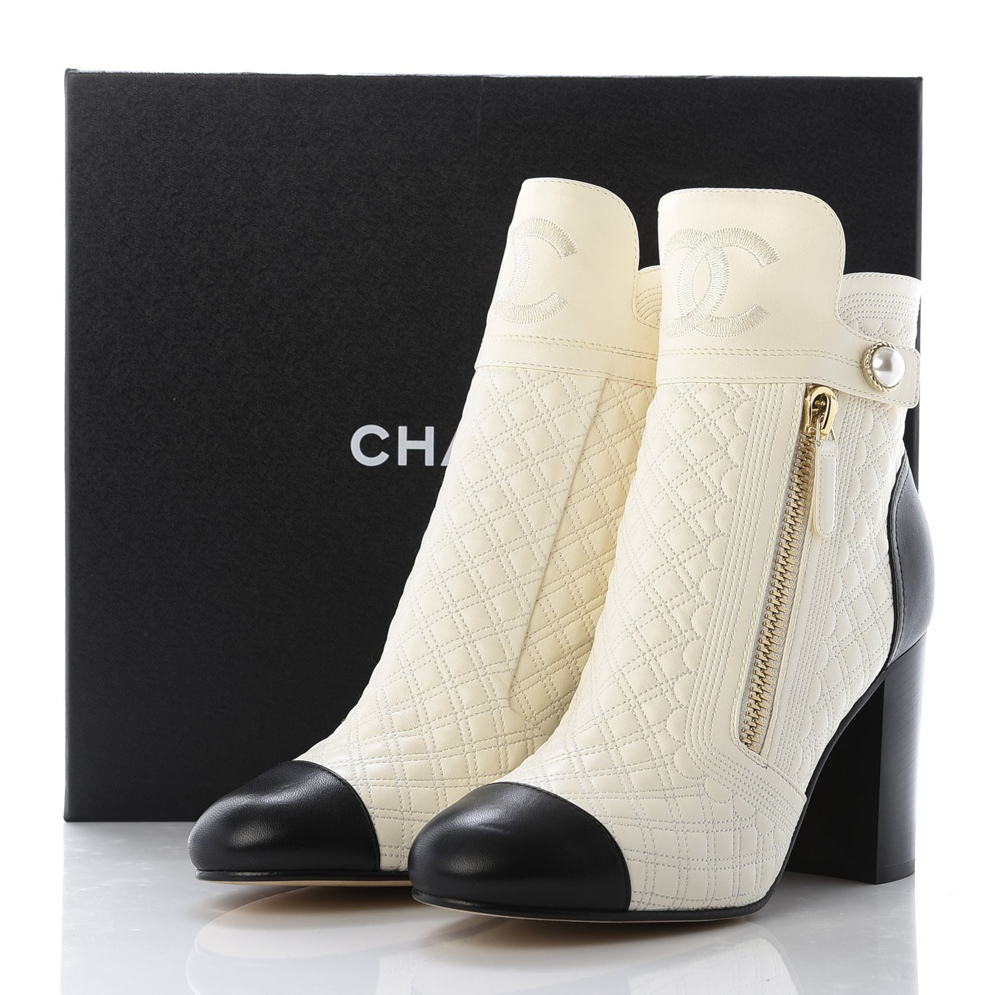 Lambskin Quilted Pearl CC Cap Toe Short Boot 40 Black Ivory