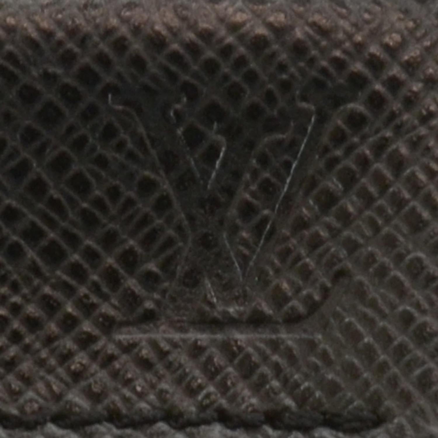 Louis Vuitton Taiga Beloukha 5 of 8
