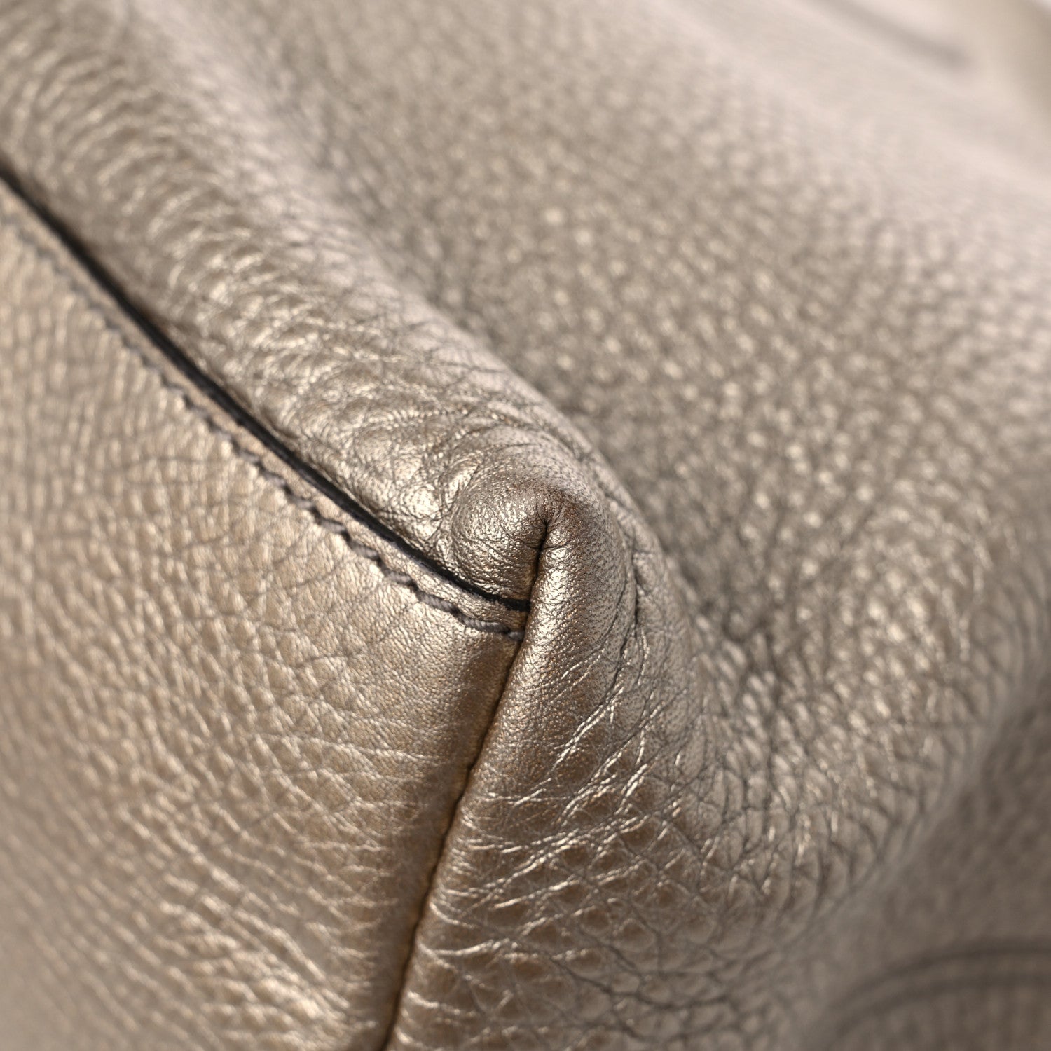 Gucci Metallic Pebbled Calfskin Medium Soho Chain Shoulder Bag Golden Beige 8 of 11