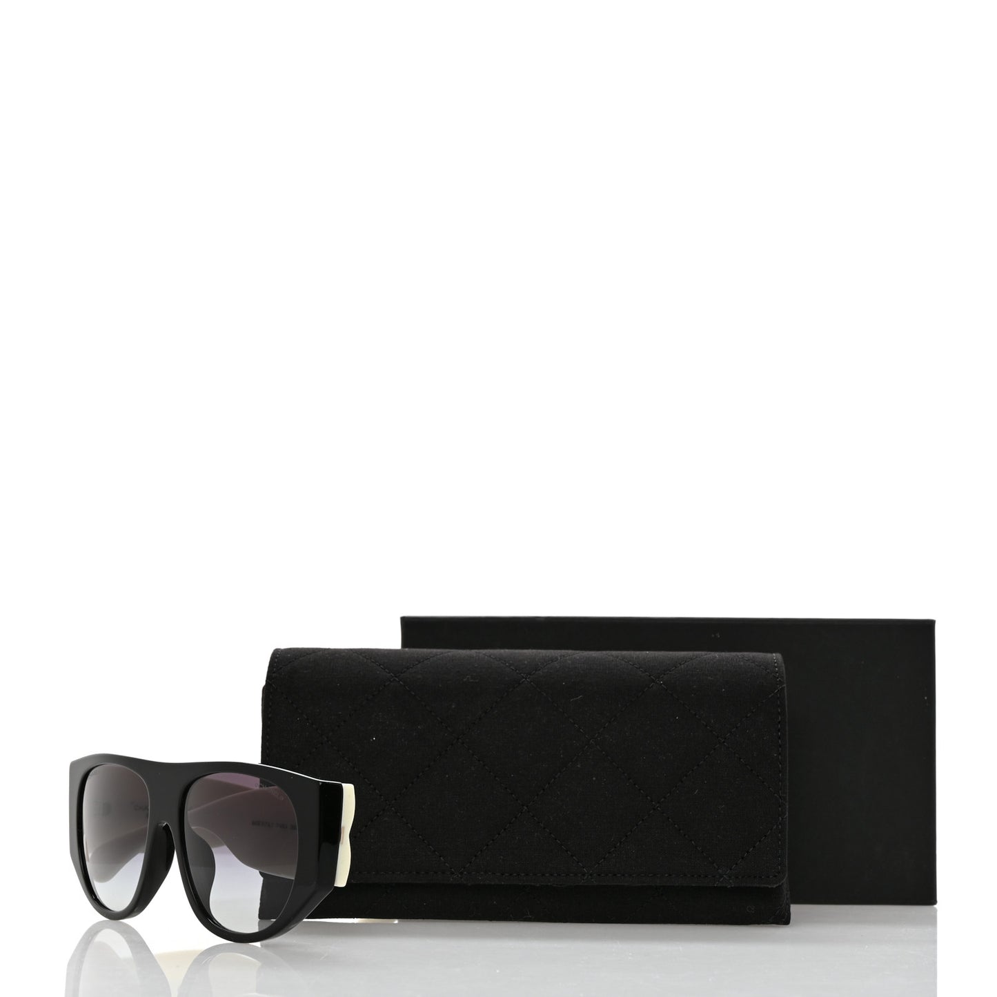 Acetate Quilted CC Pilot Sunglasses 71465 White Black
