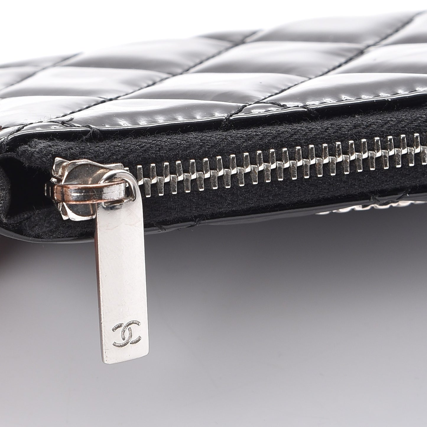 Patent Quilted Brilliant Key Holder Case Black