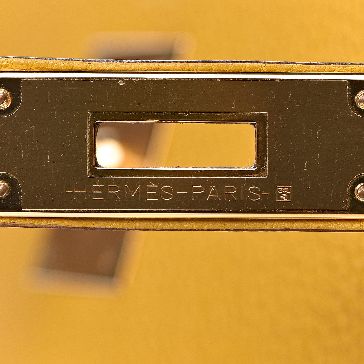 Hermes Togo Kelly Retourne 28 Jaune Ambre 29 of 42