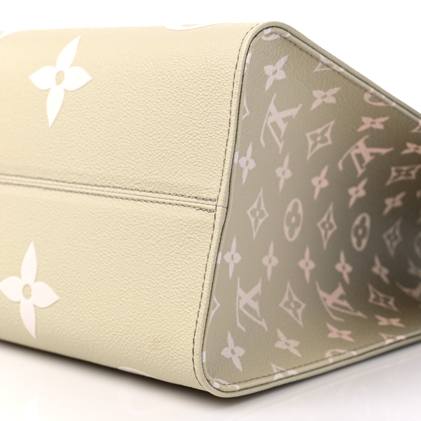 Monogram Giant Spring In The City OnTheGo MM Sunset Kaki