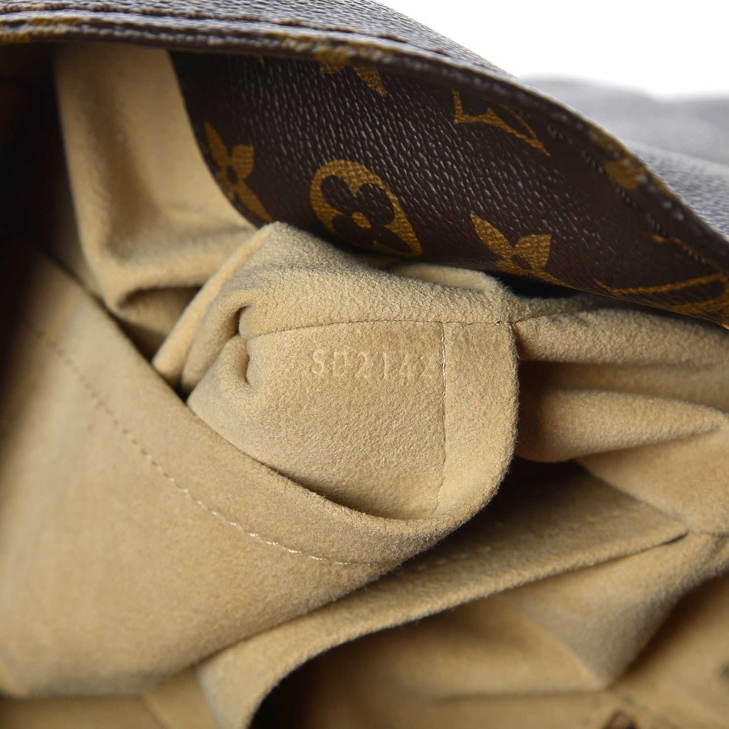 Louis Vuitton Monogram Artsy MM 7 of 12