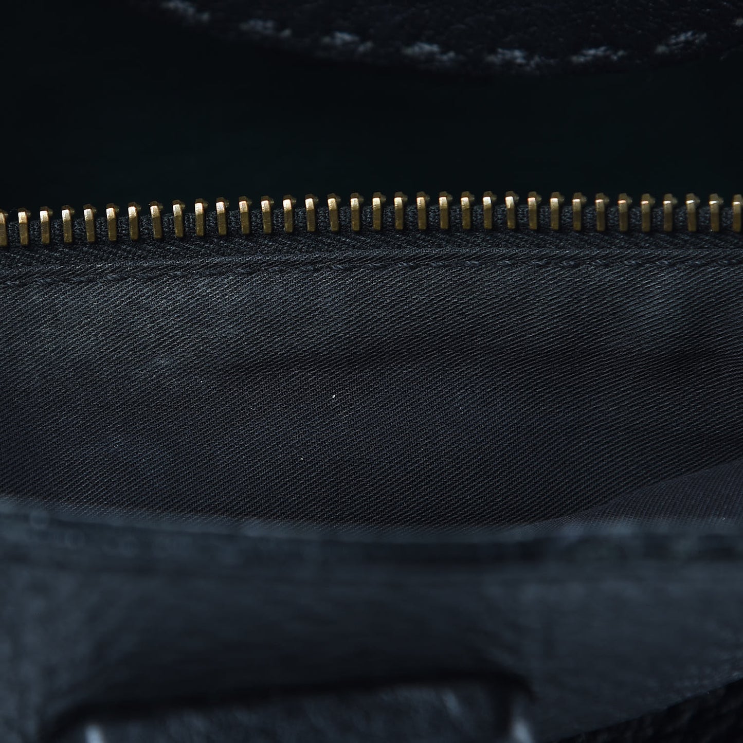 Vitello Daino Turnlock Shoulder Bag Black