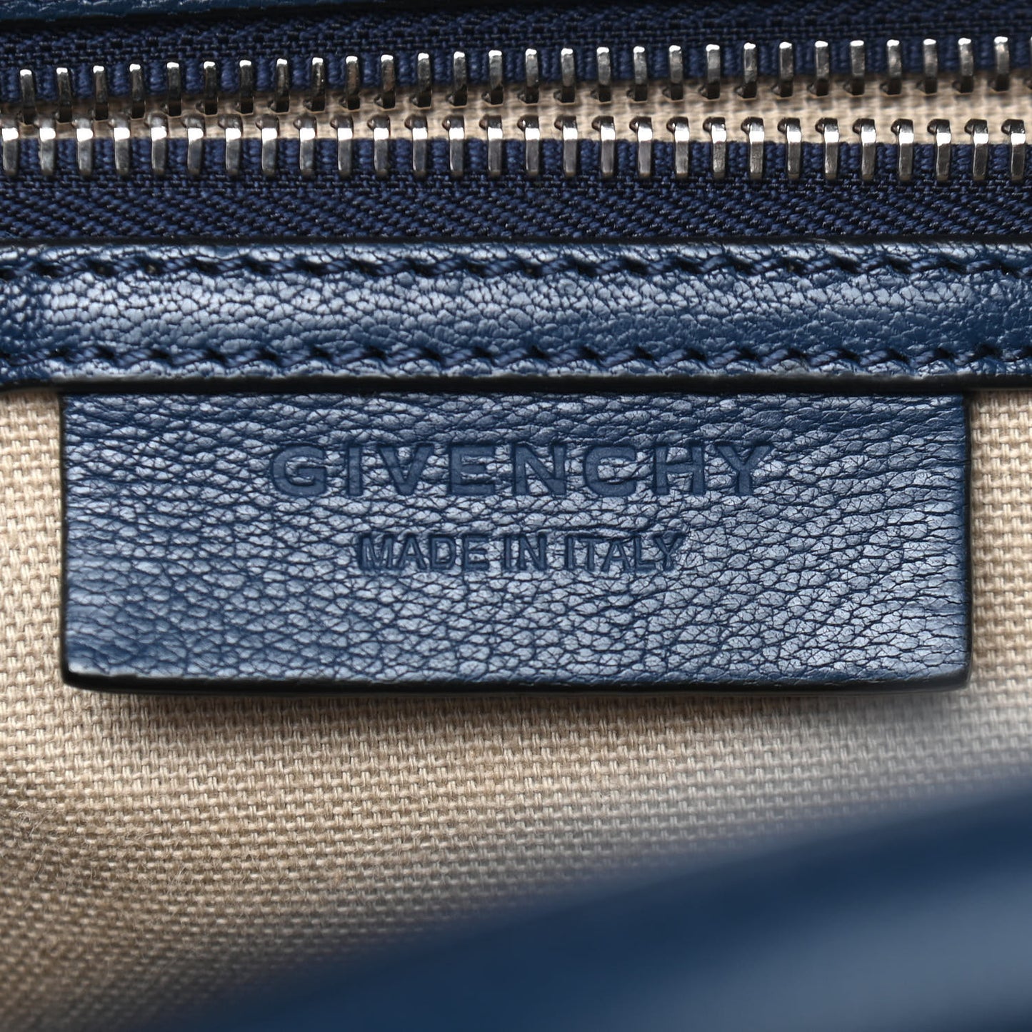 Sugar Goatskin Medium Antigona Navy