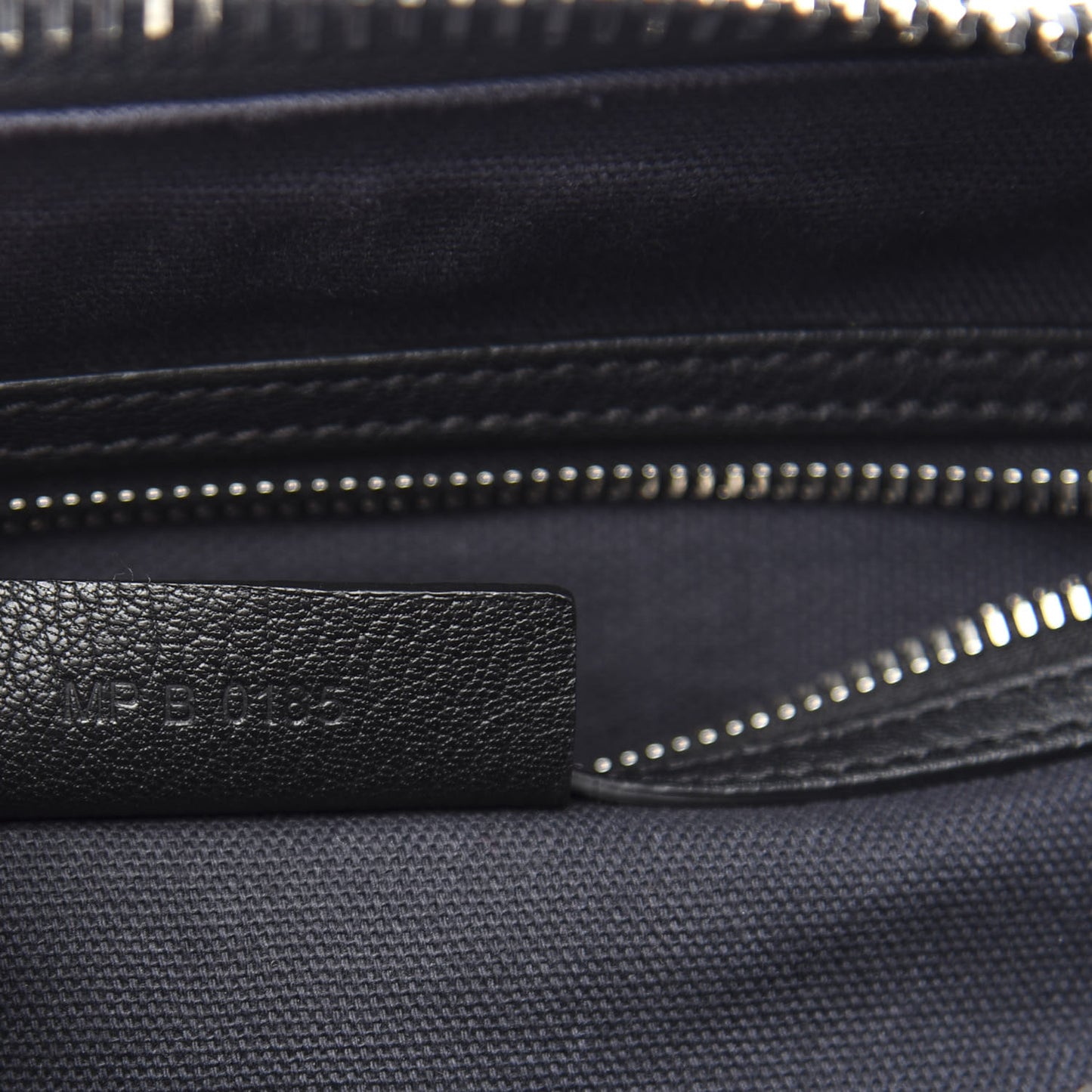 Sugar Goatskin Medium Antigona Black