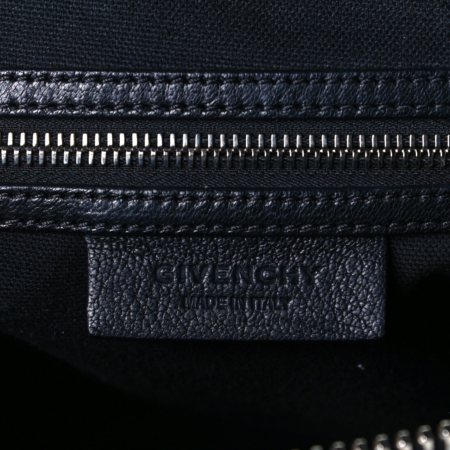 Sugar Goatskin Medium Antigona Black