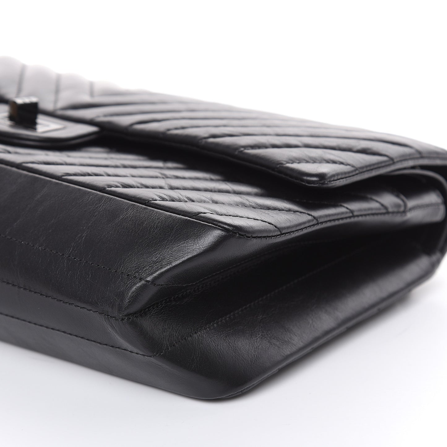 Aged Calfskin Chevron Quilted 2.55 Reissue 226 So Black