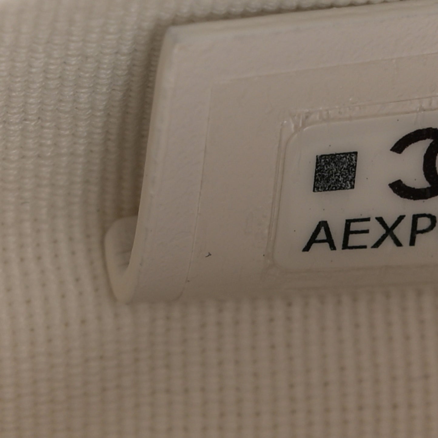 Shiny Caviar Quilted Bow Pouch Hobo White