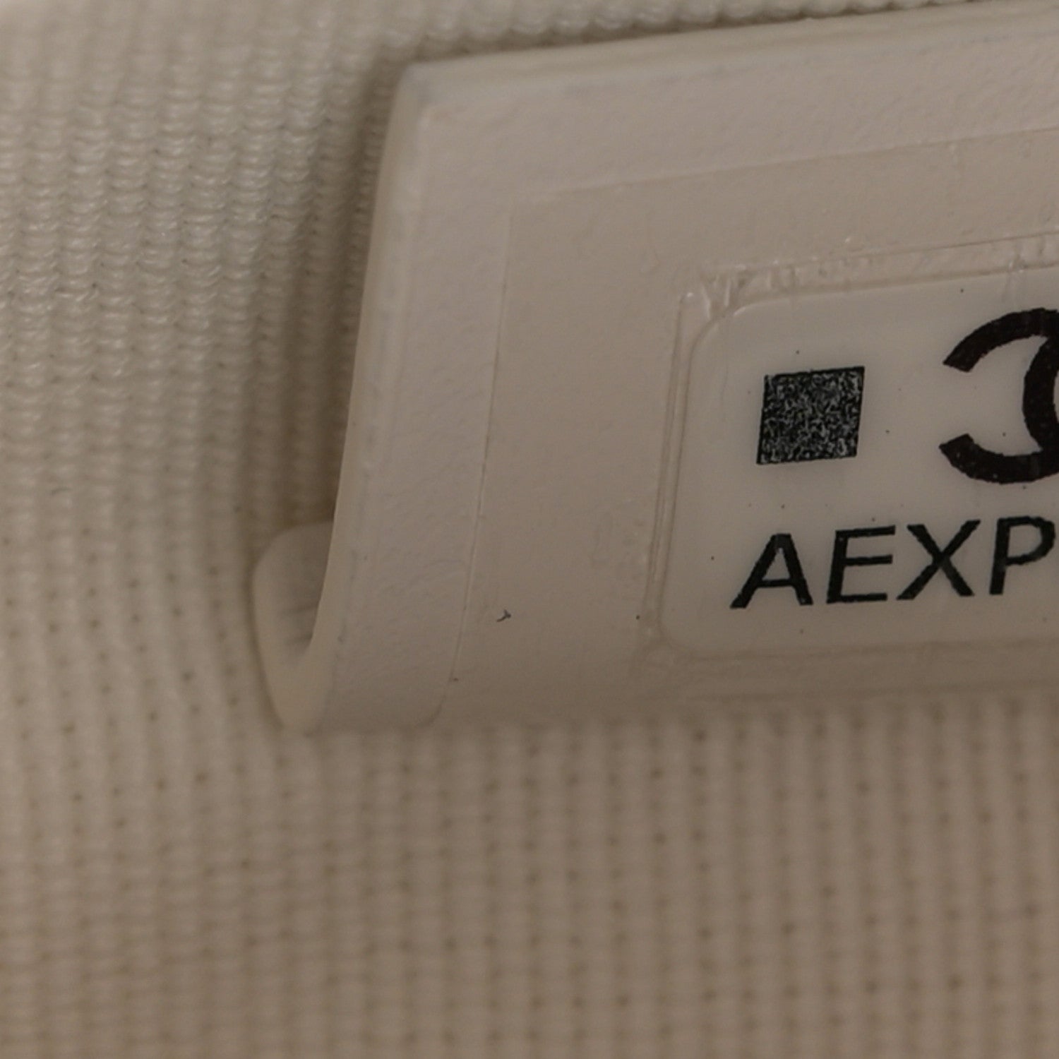 Chanel Shiny Caviar Quilted Bow Pouch Hobo White 7 of 11