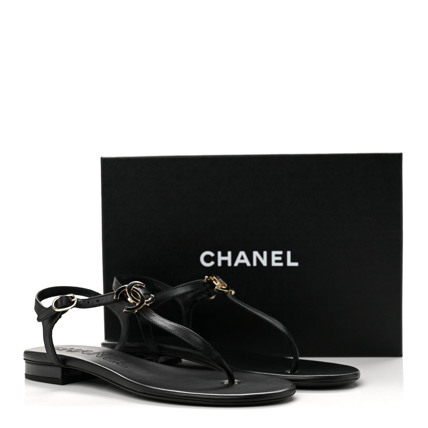 Lambskin Enamel CC Thong Sandals 41 Black