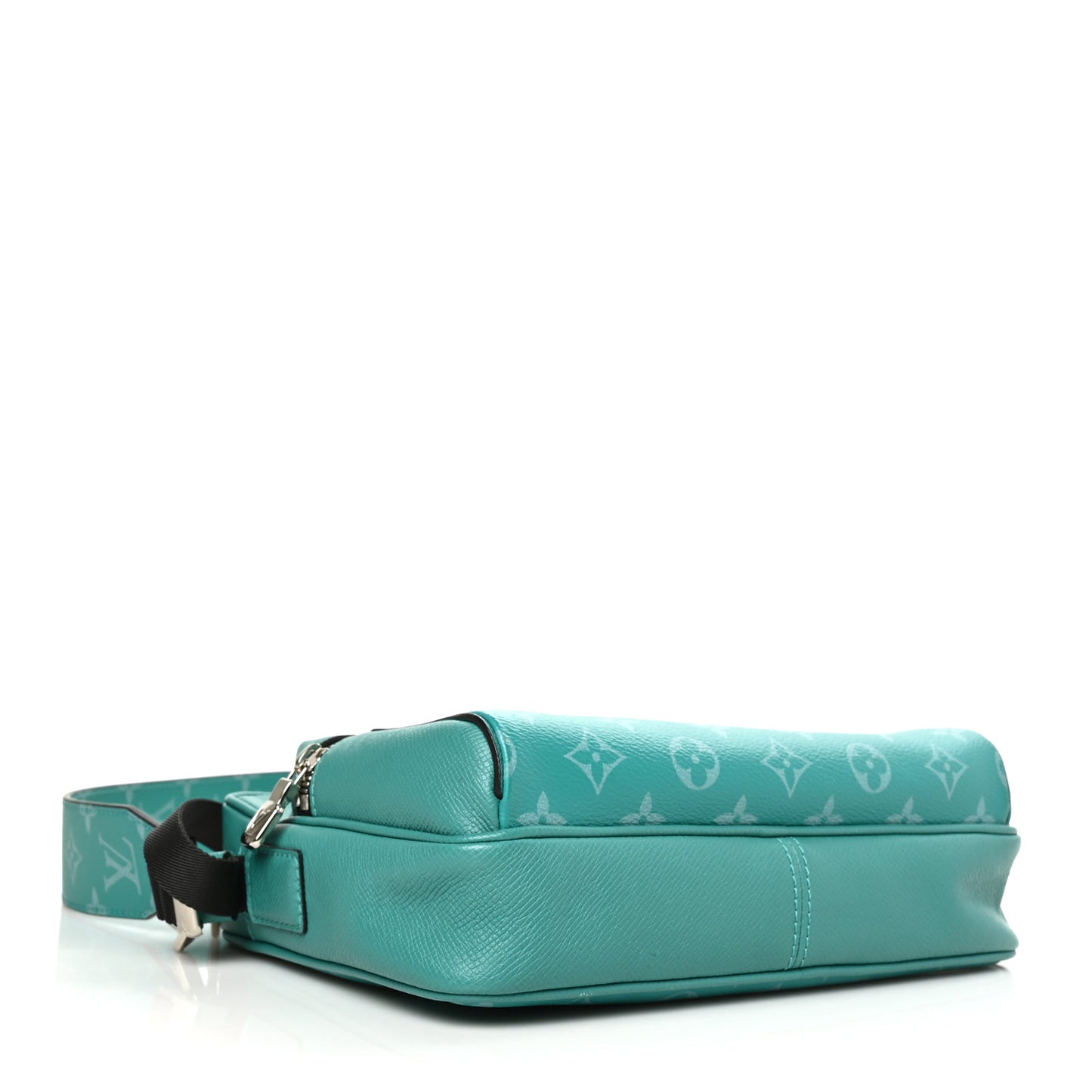 Taiga Monogram Outdoor Messenger Vert