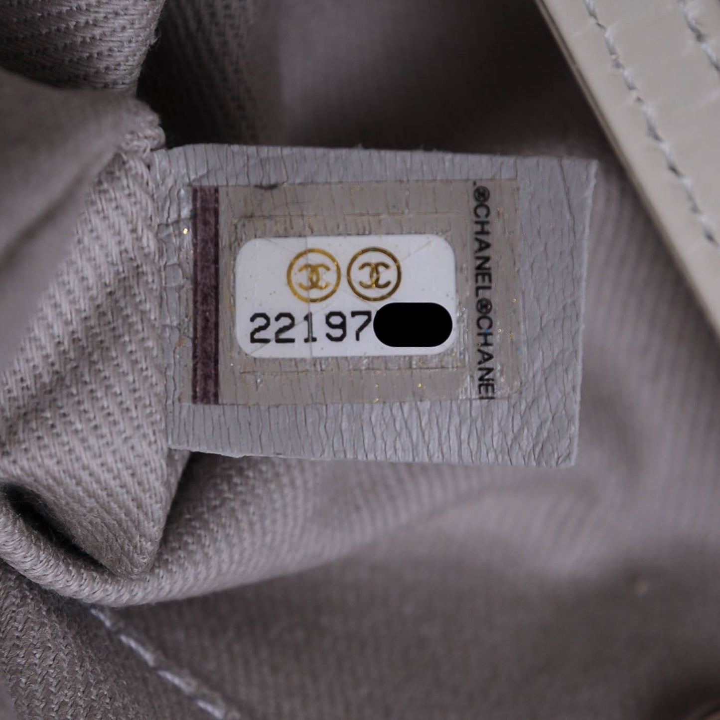 Glazed Calfskin Large Deauville Tote Ivory