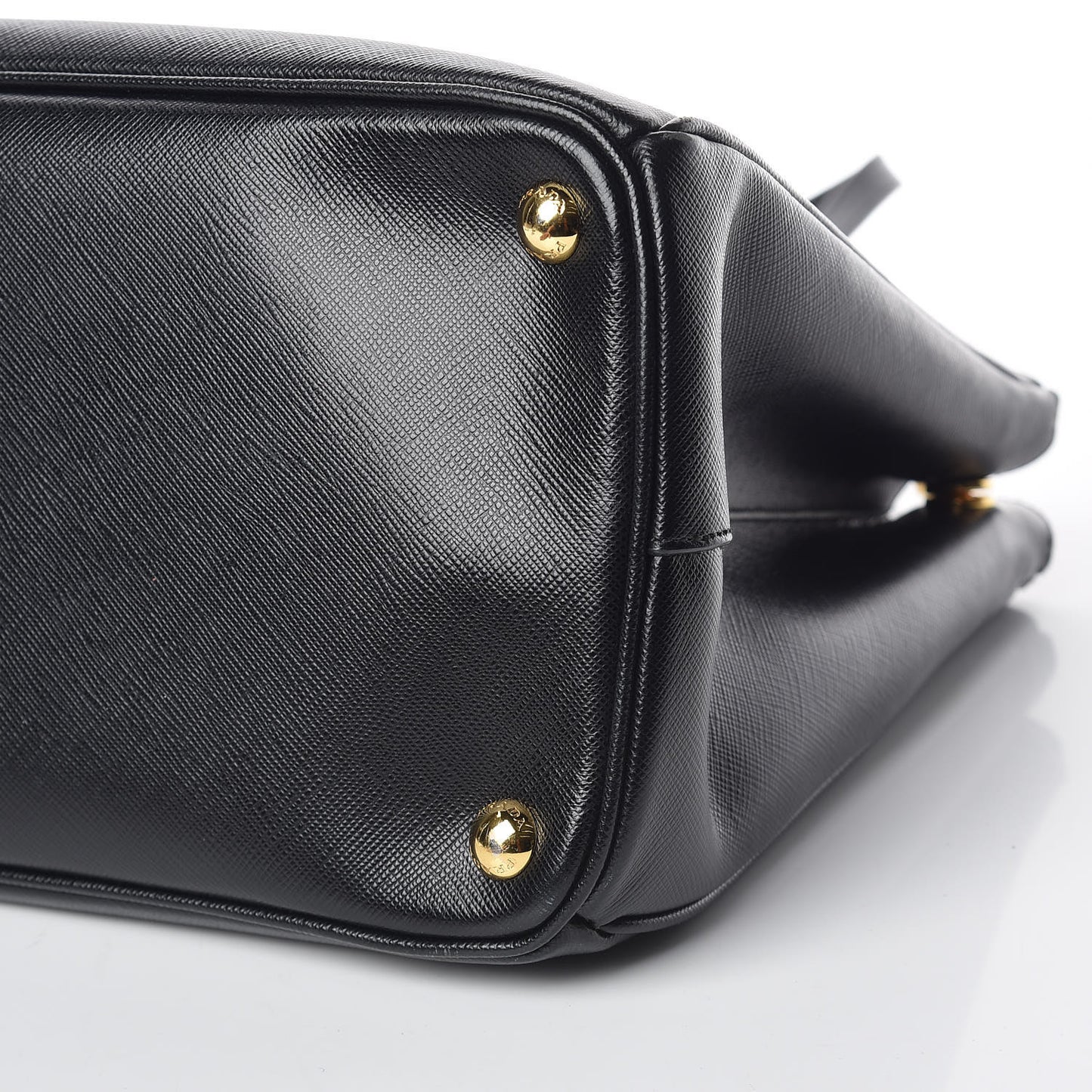 Saffiano Medium Galleria Double Zip Tote Black