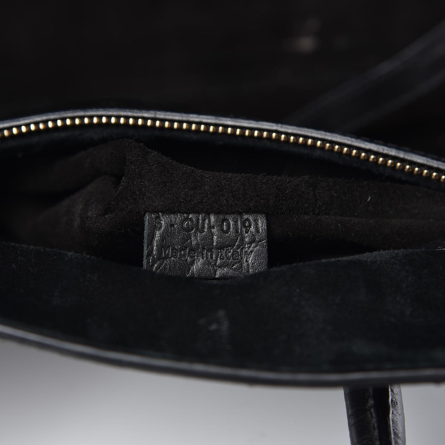 Crocodile Embossed Calfskin Medium Phantom Luggage Black