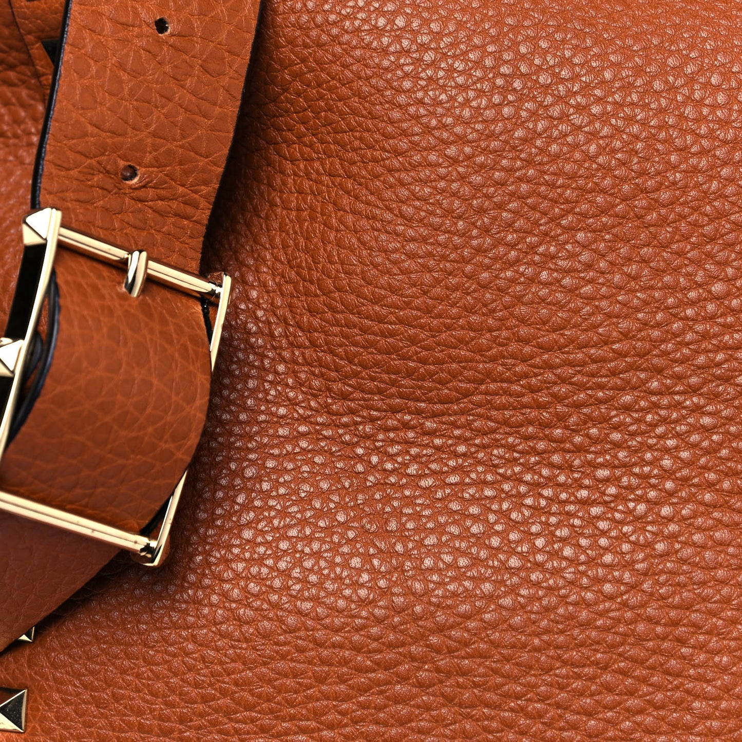 Pebbled Calfskin Large Rockstud Flip-Lock Messenger Bag Light Cuir