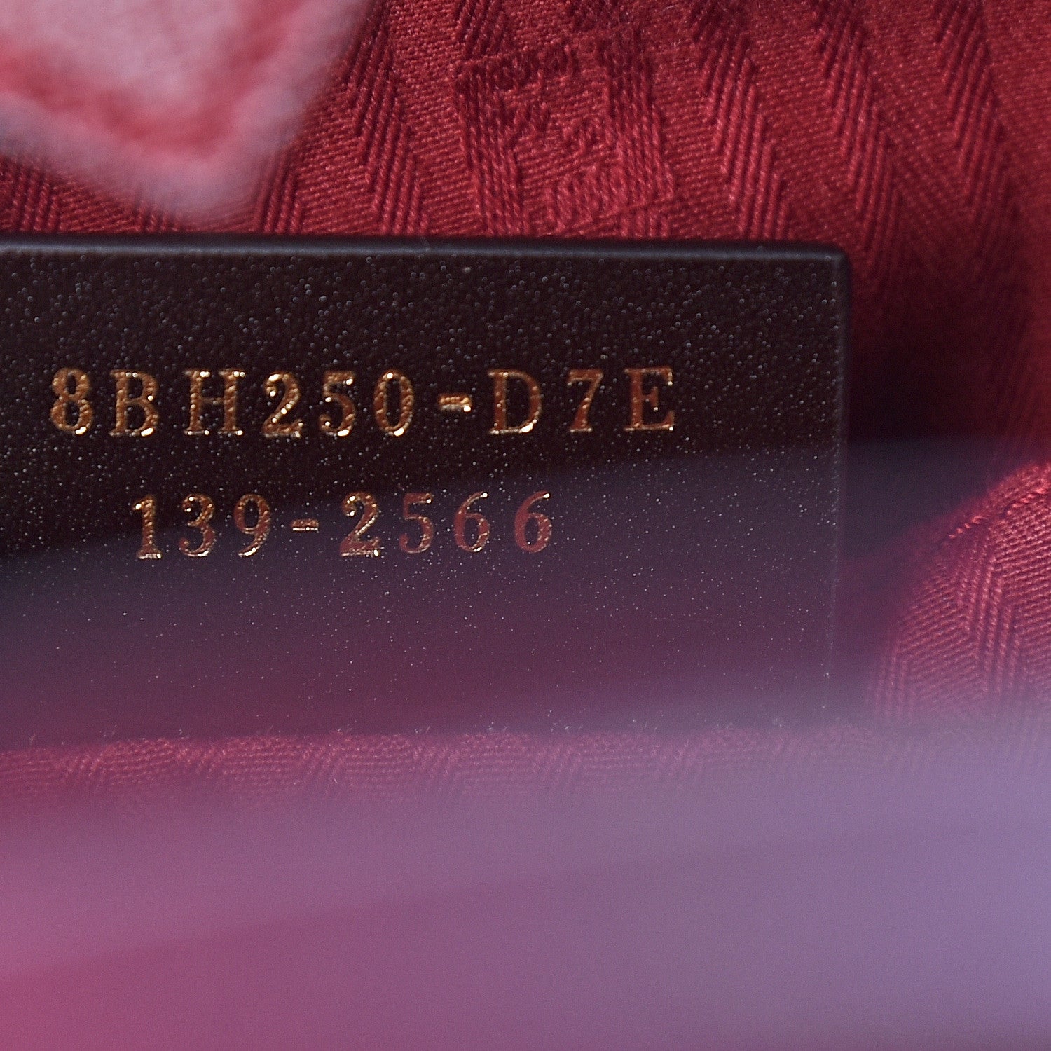 Fendi Vitello Elite Regular 2Jours Tote Rosso Scuro Ciliegia 8 of 11