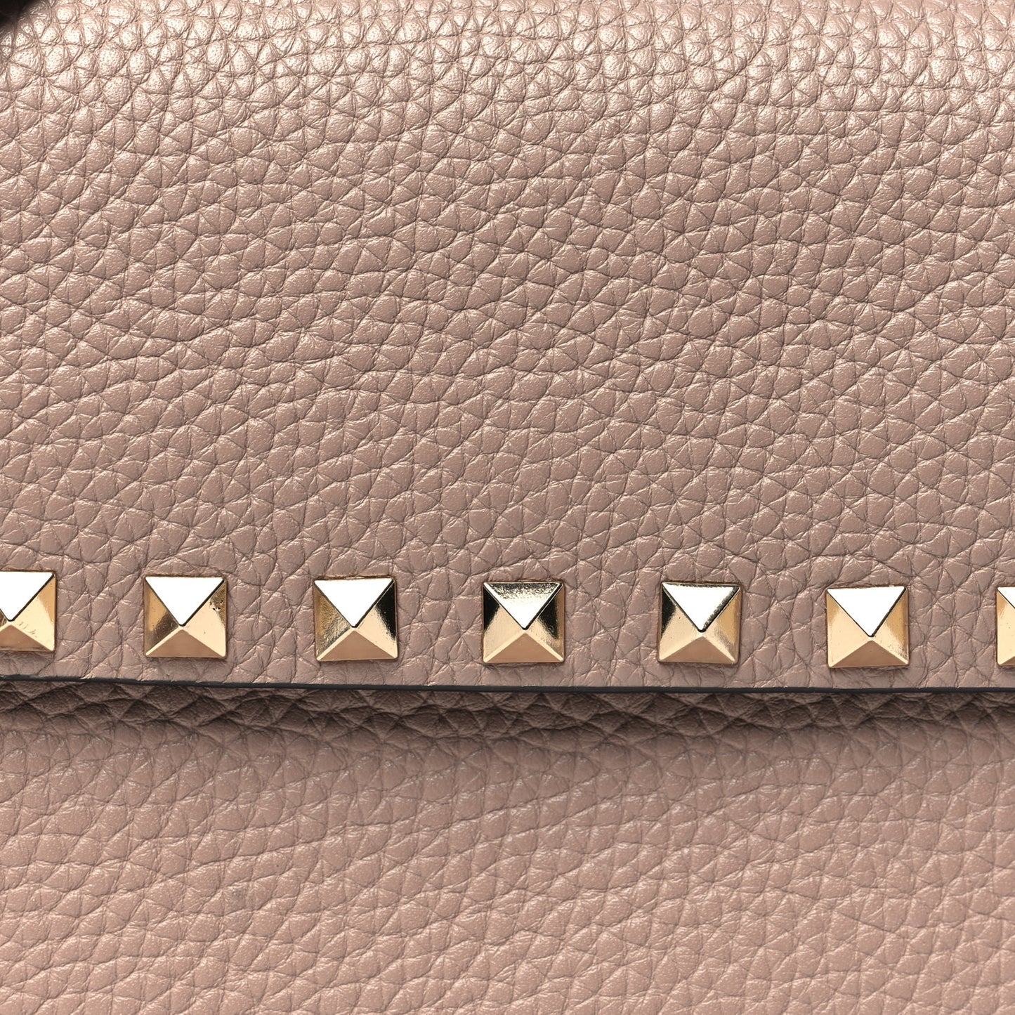 Grainy Calfskin Rockstud Crossbody Pouch Poudre