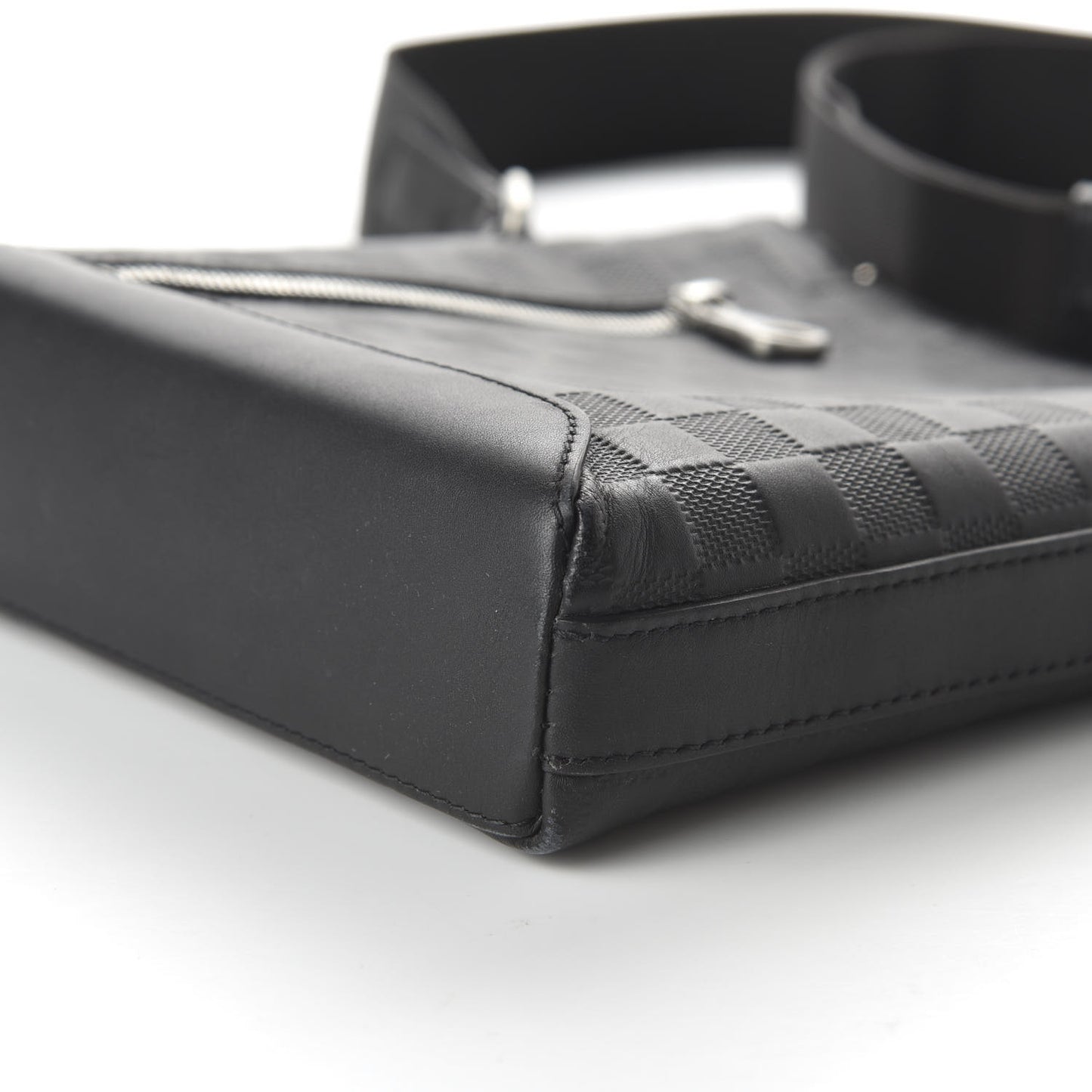Damier Infini Discovery Messenger BB Onyx