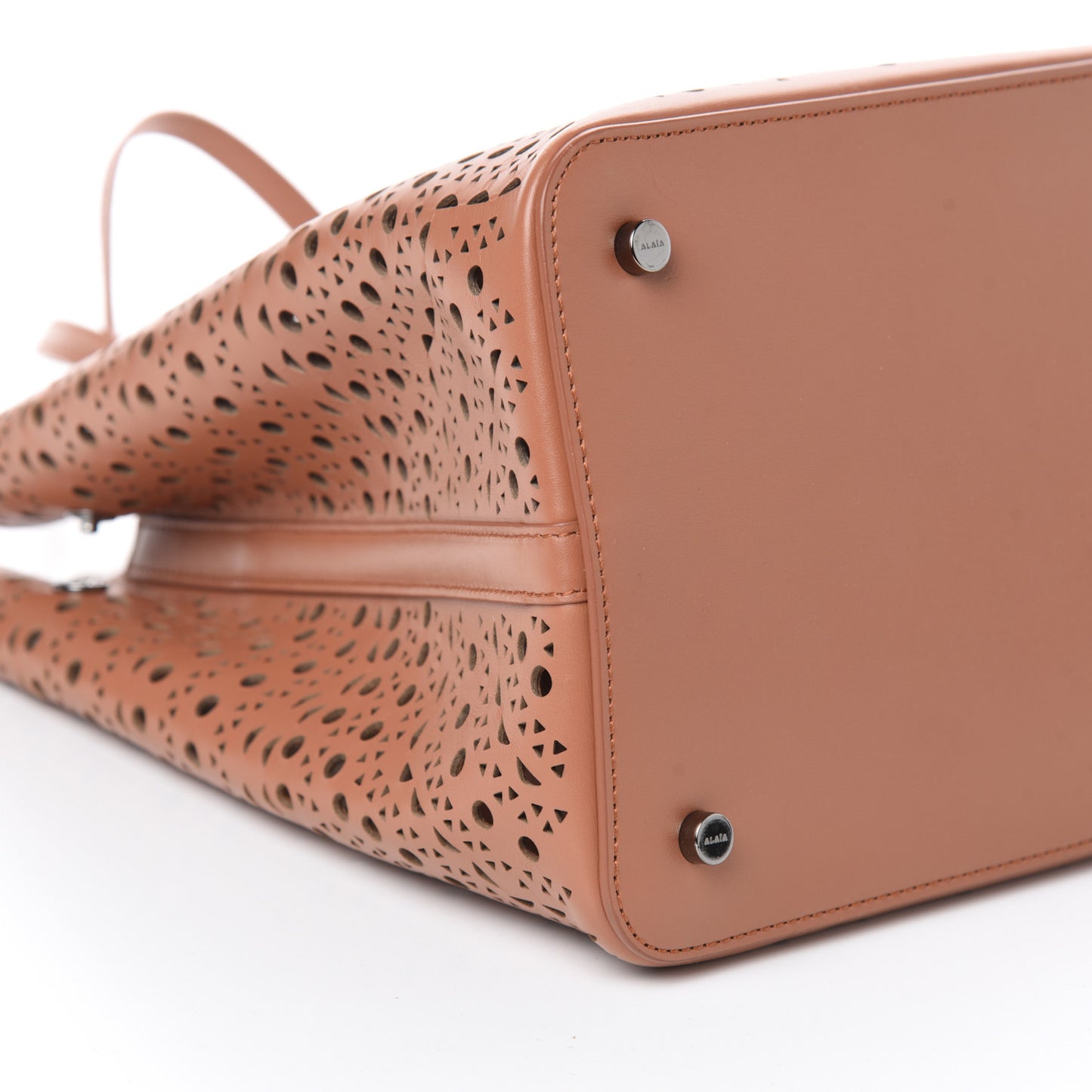 Calfskin Vienne Wave Mina 32 Bag Tan Clair