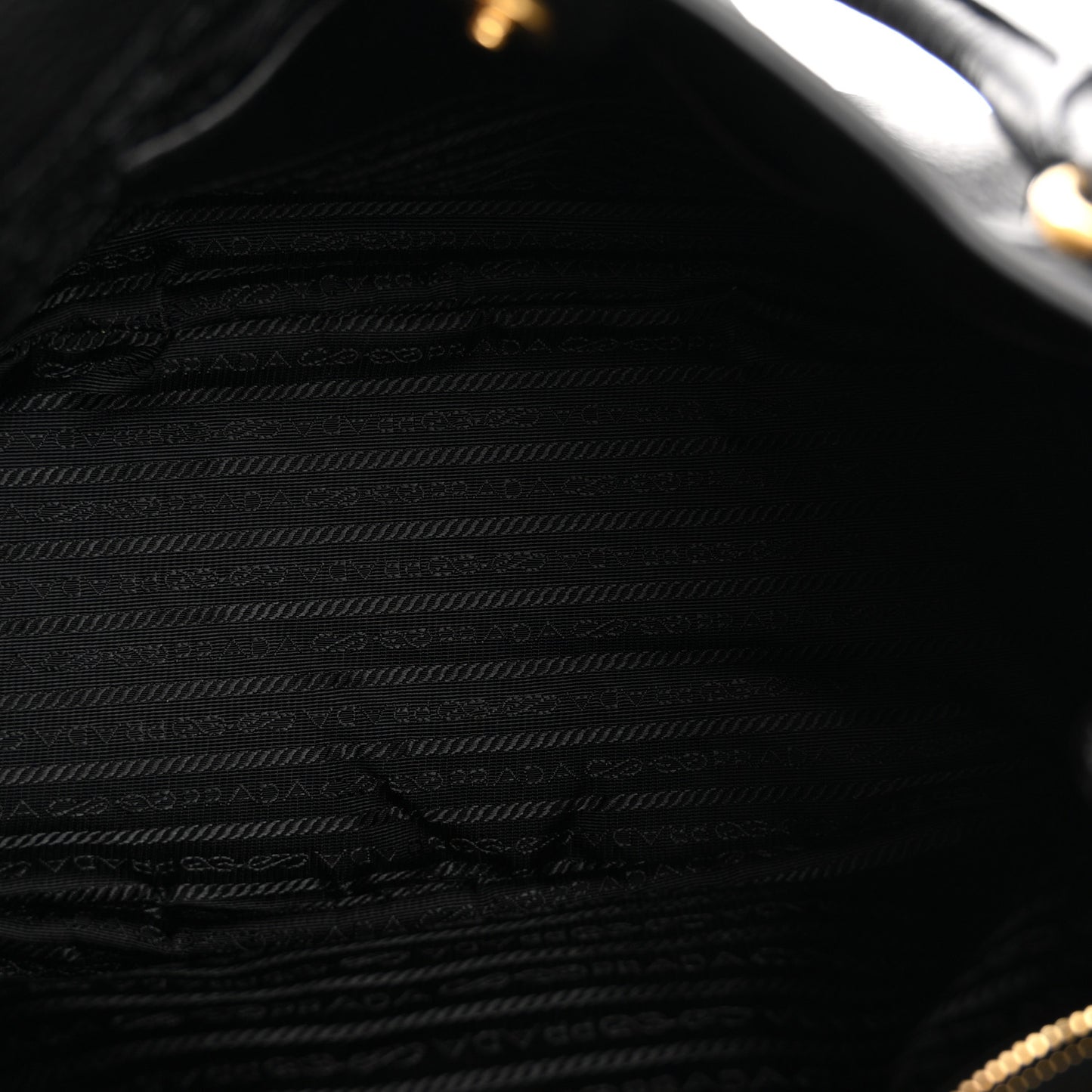Vitello Daino Shoulder Bag Black