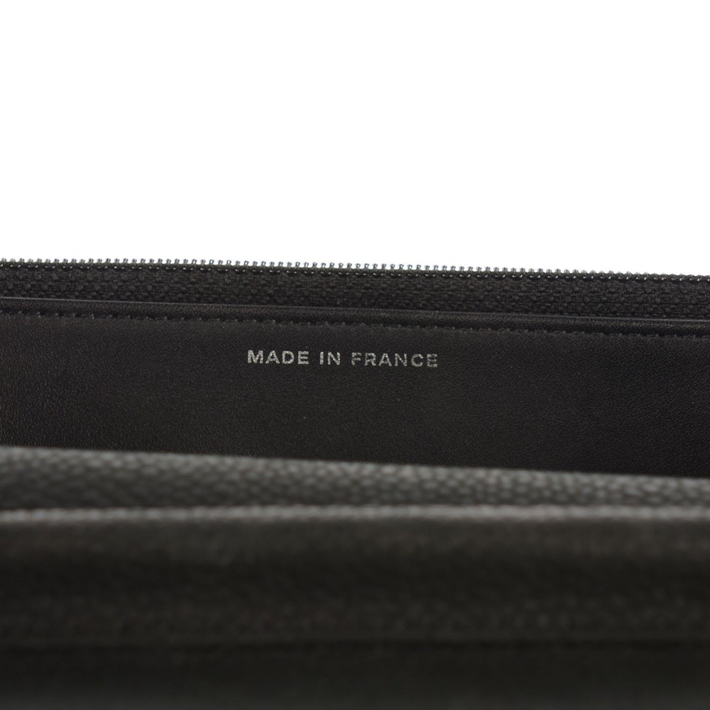 Iridescent Caviar Quilted Wallet on Chain WOC Black