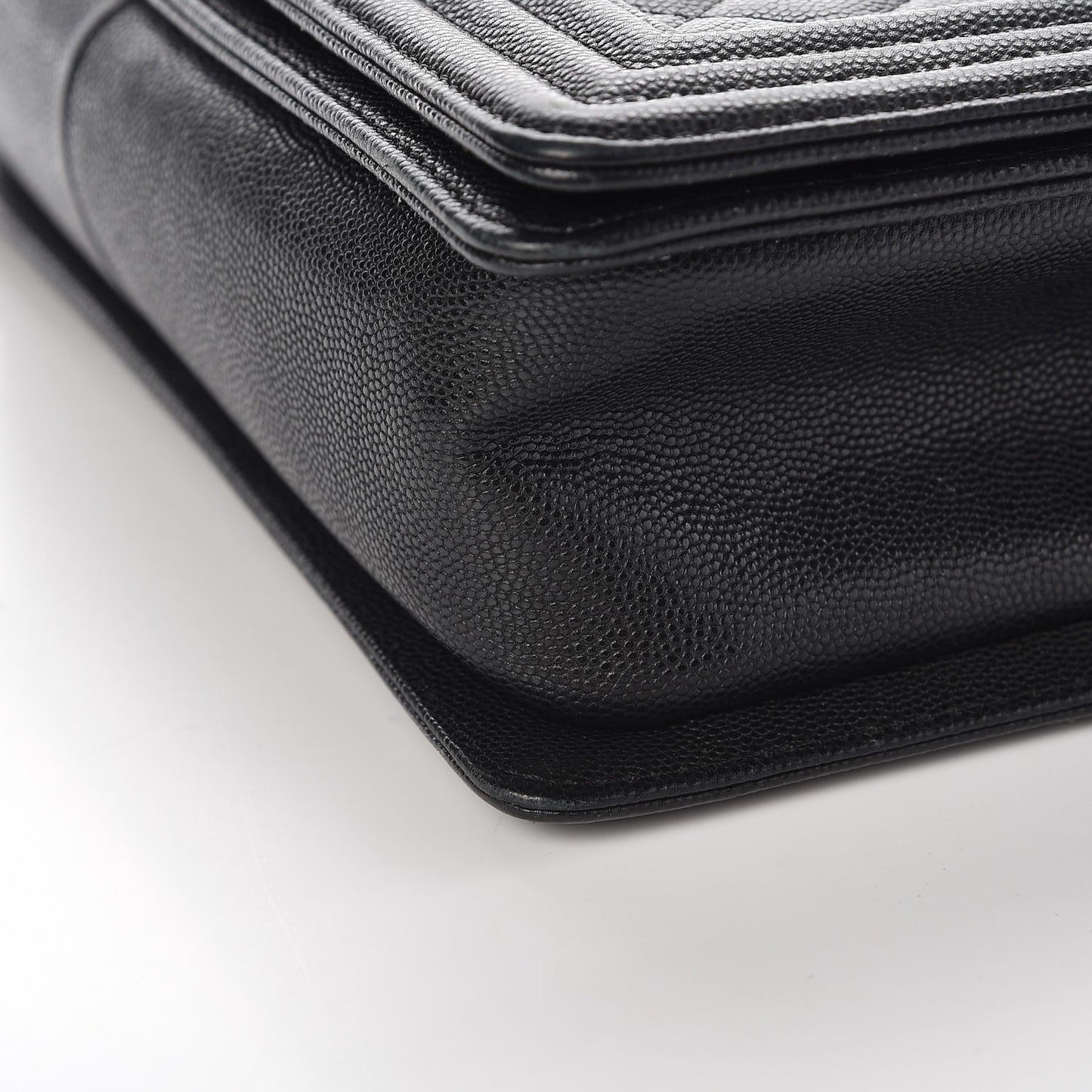 Caviar Quilted Medium Boy Flap Black