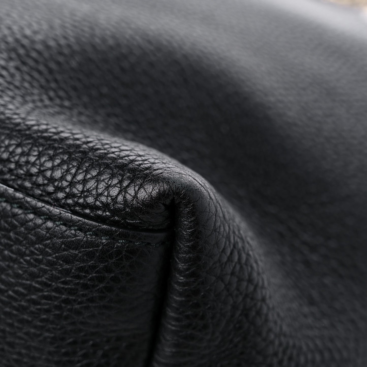 Pebbled Calfskin Medium Soho Chain Shoulder Bag Black