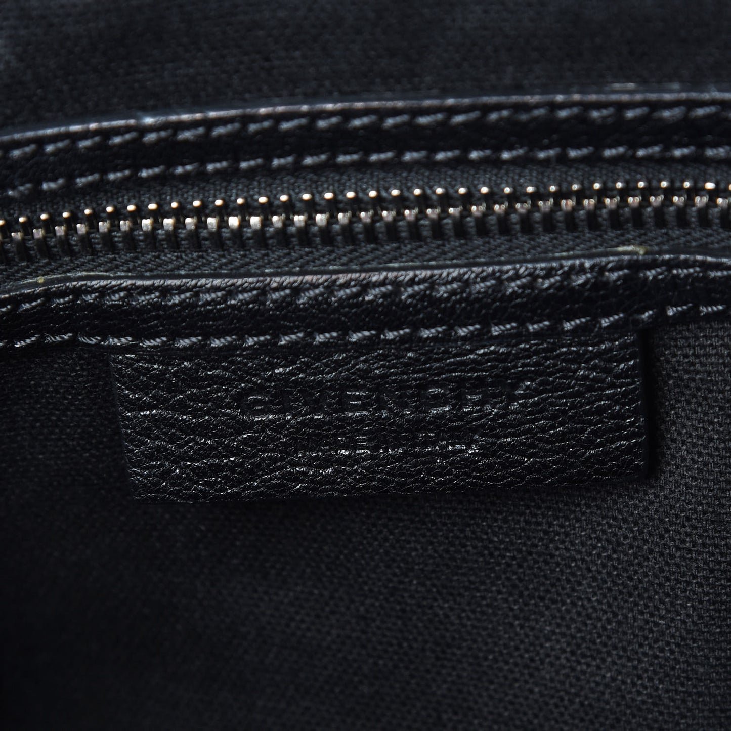 Sugar Goatskin Medium Antigona Black