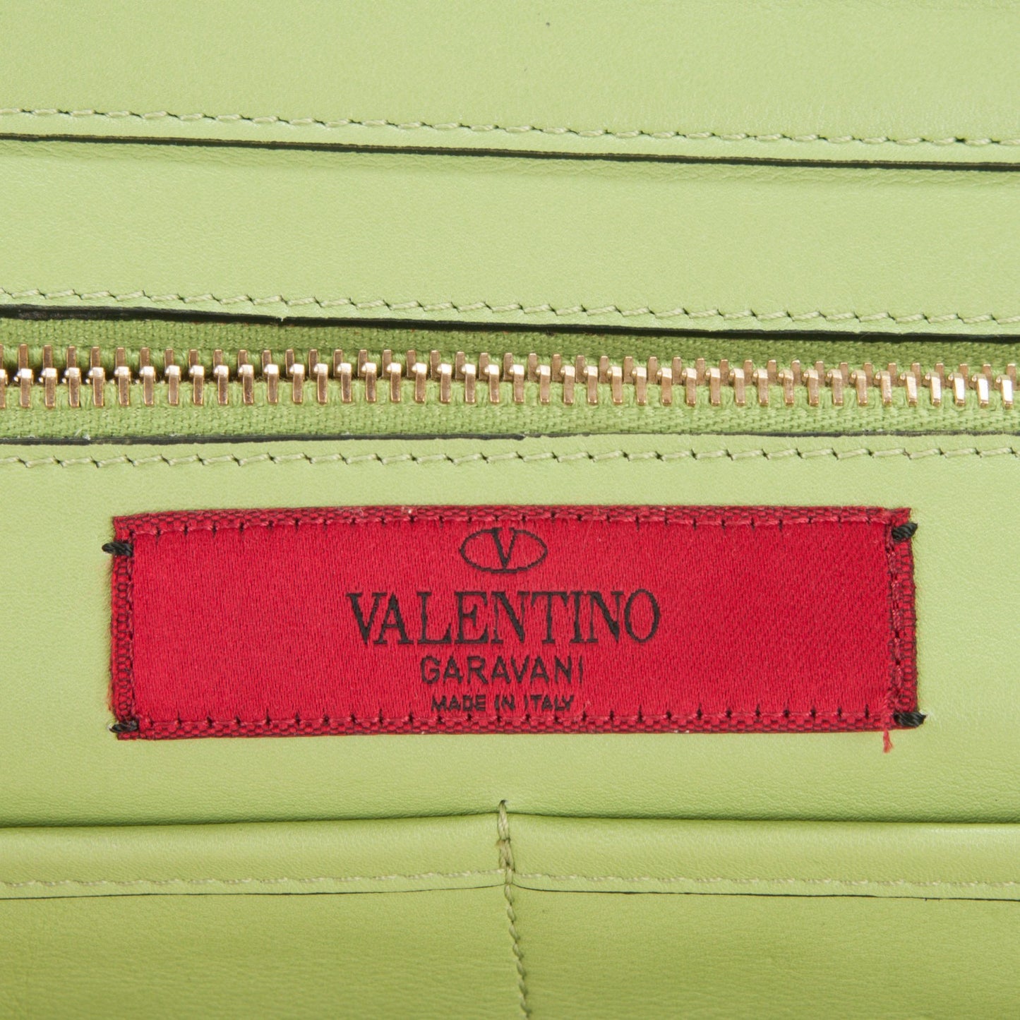 Vitello Medium Rockstud Tote Apple