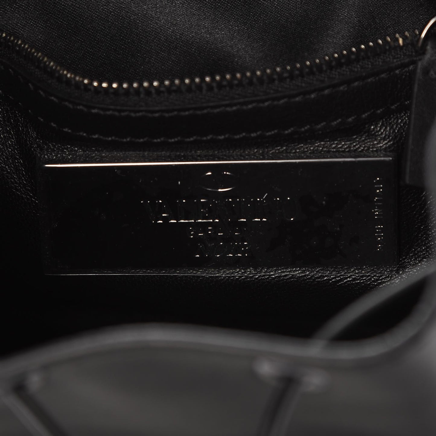 Vitello Rockstud Bucket Bag Black
