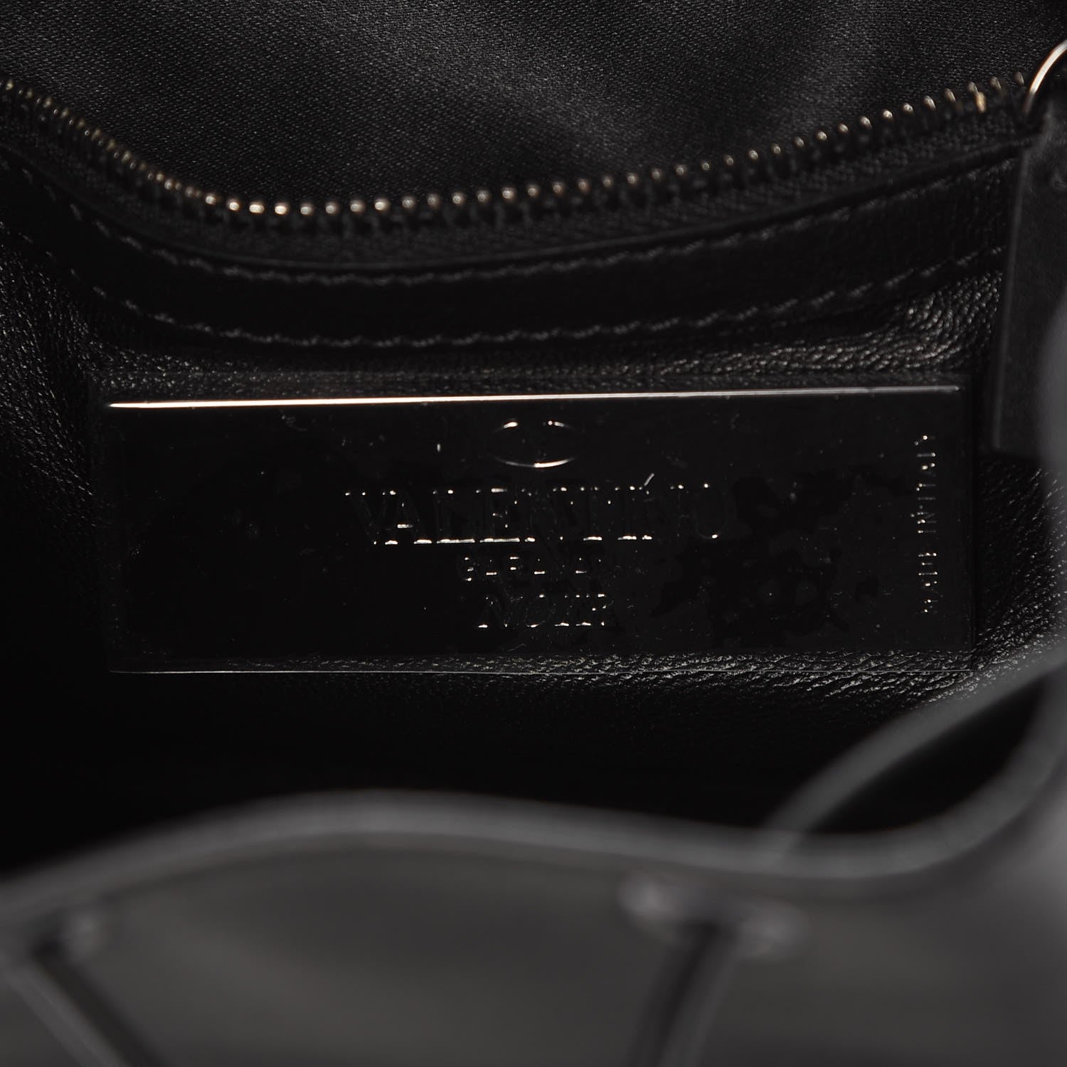 Valentino Garavani Vitello Rockstud Bucket Bag Black 7 of 8