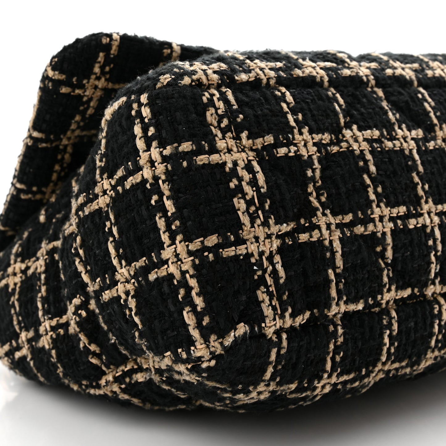 Tweed Maxi Chanel 19 Flap Black Beige
