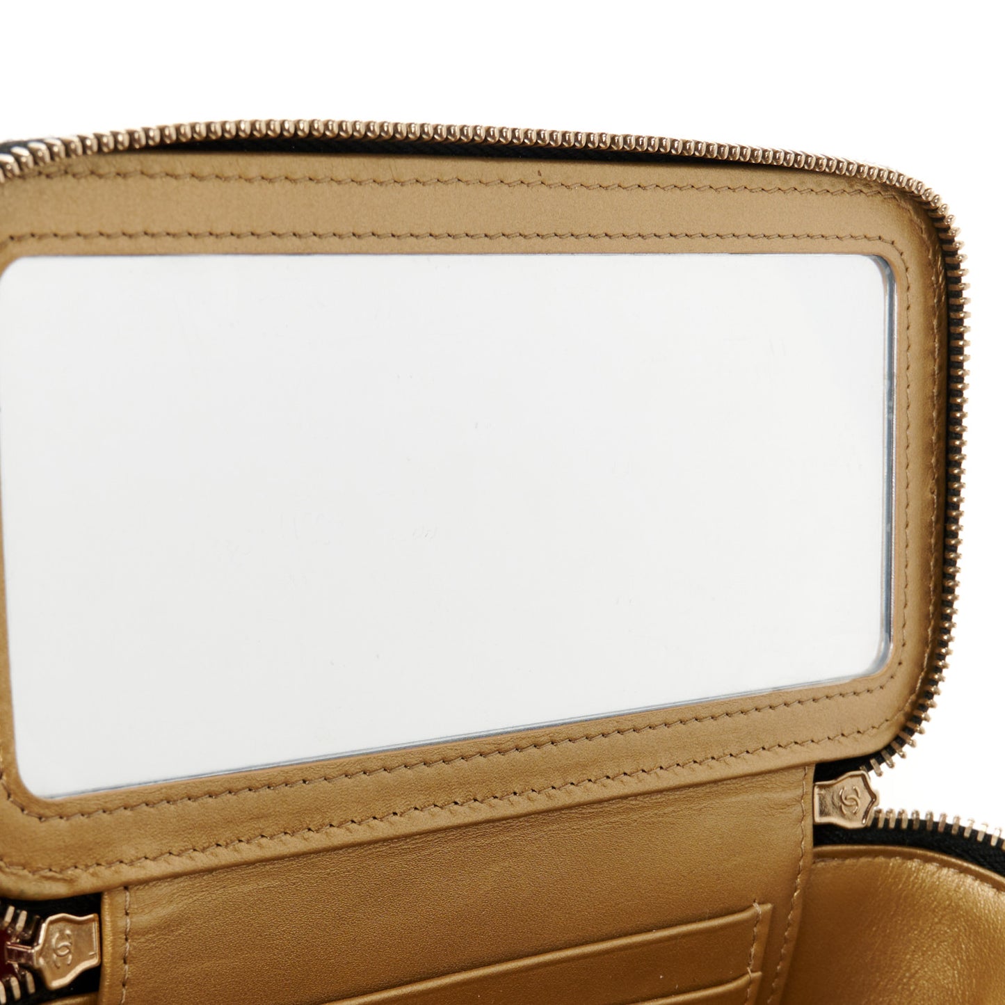Lambskin Quilted Pearl Crush Small Vanity Case With Chain Black