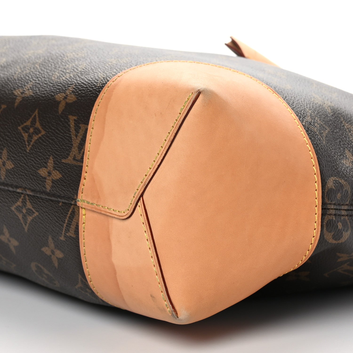 Louis Vuitton Monogram Berri MM 8 of 8