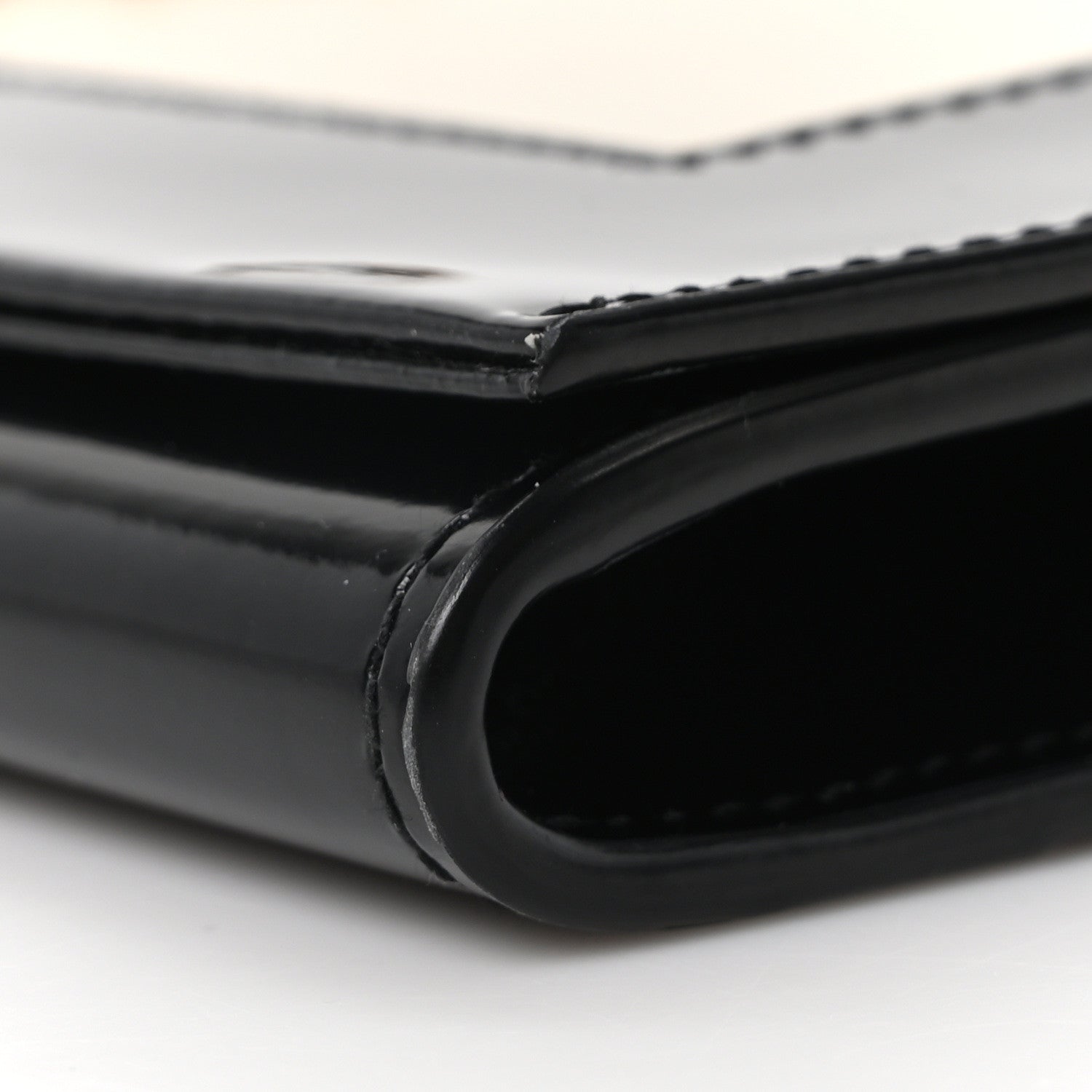 Saint Laurent Nappa Patent Calfskin Two-Toned Monogram Pouch Alabastro Black 10 of 10