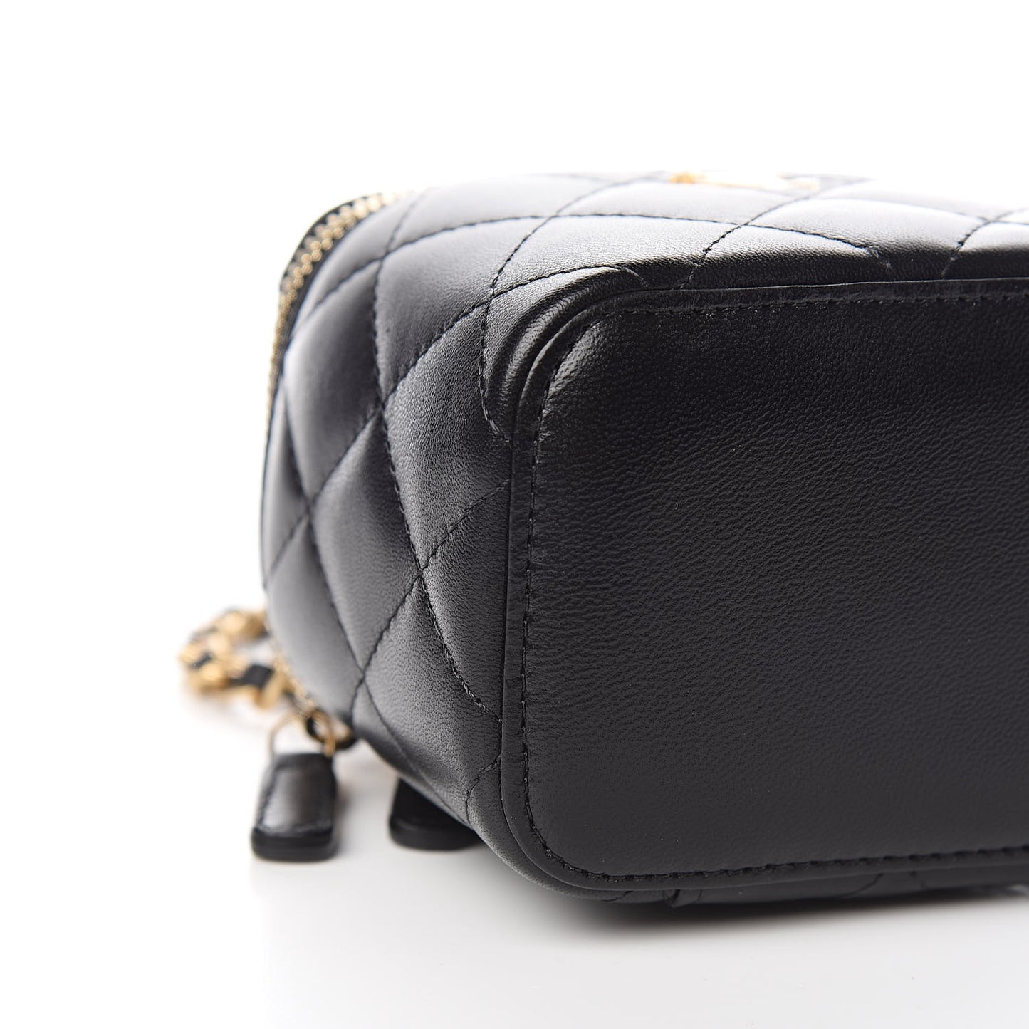 Lambskin Quilted Pearl Crush Box With Chain Black