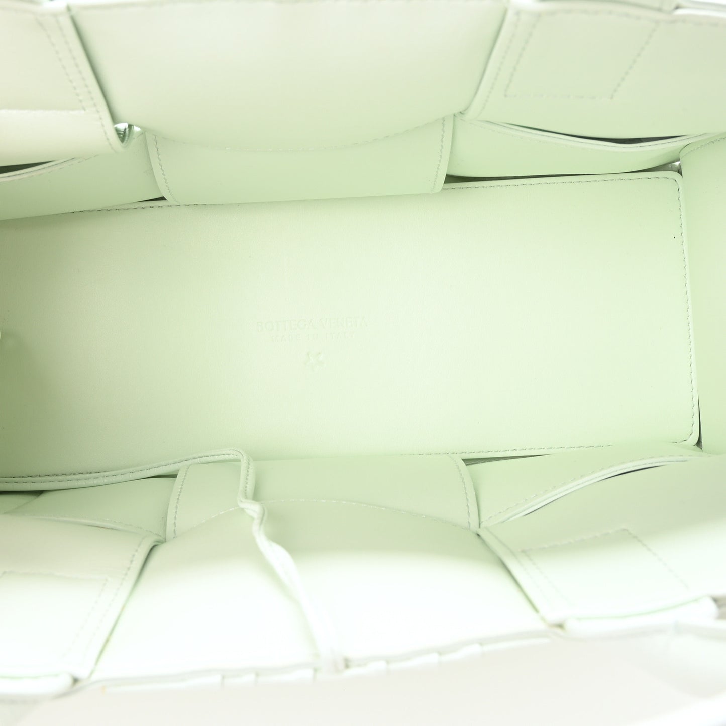 Foulard Intrecciato Pleated Medium Arco Tote Glacier