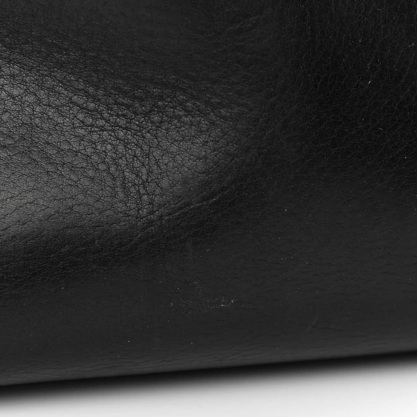 Supple Calfskin Medium Phantom Luggage Black