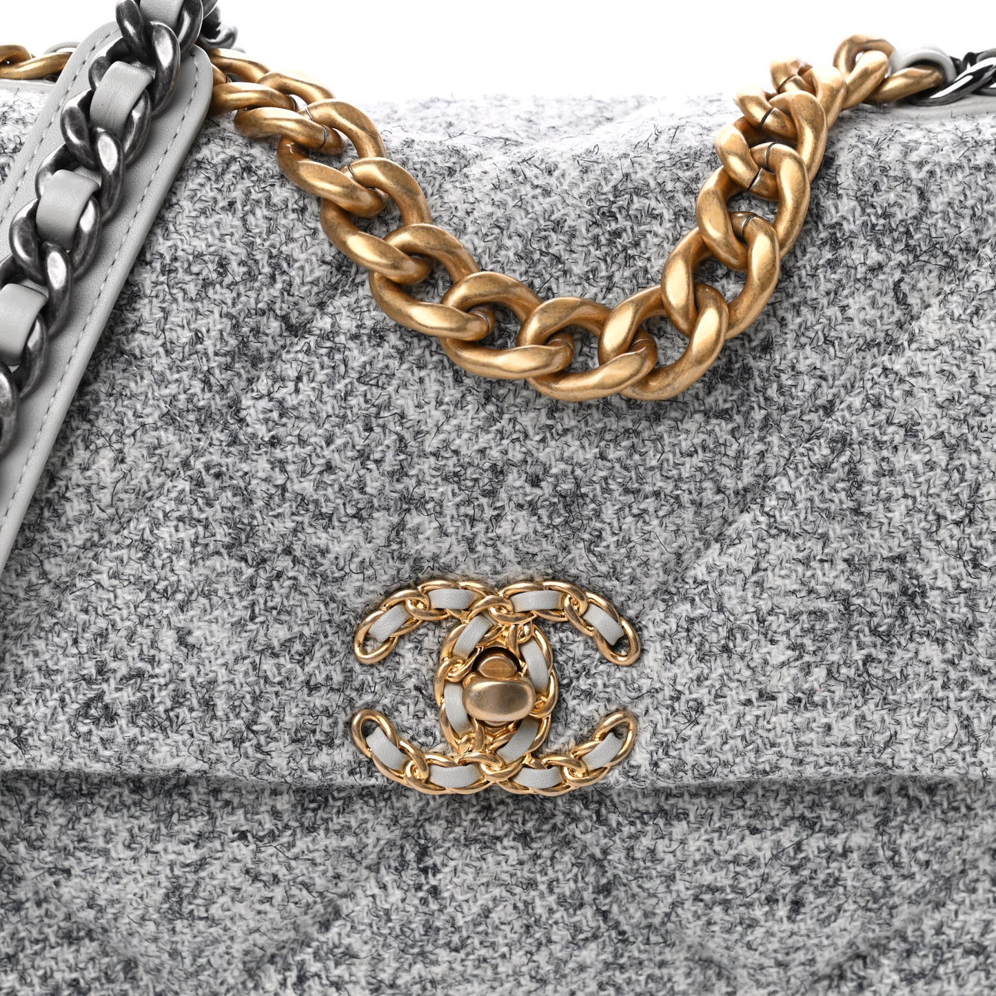 Tweed Quilted Medium Chanel 19 Flap Grey Ecru