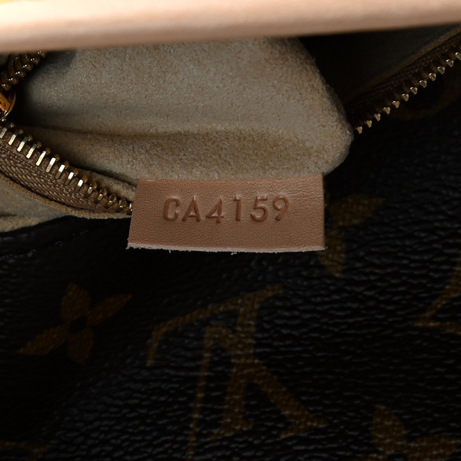 Louis Vuitton Monogram Artsy MM 7 of 10
